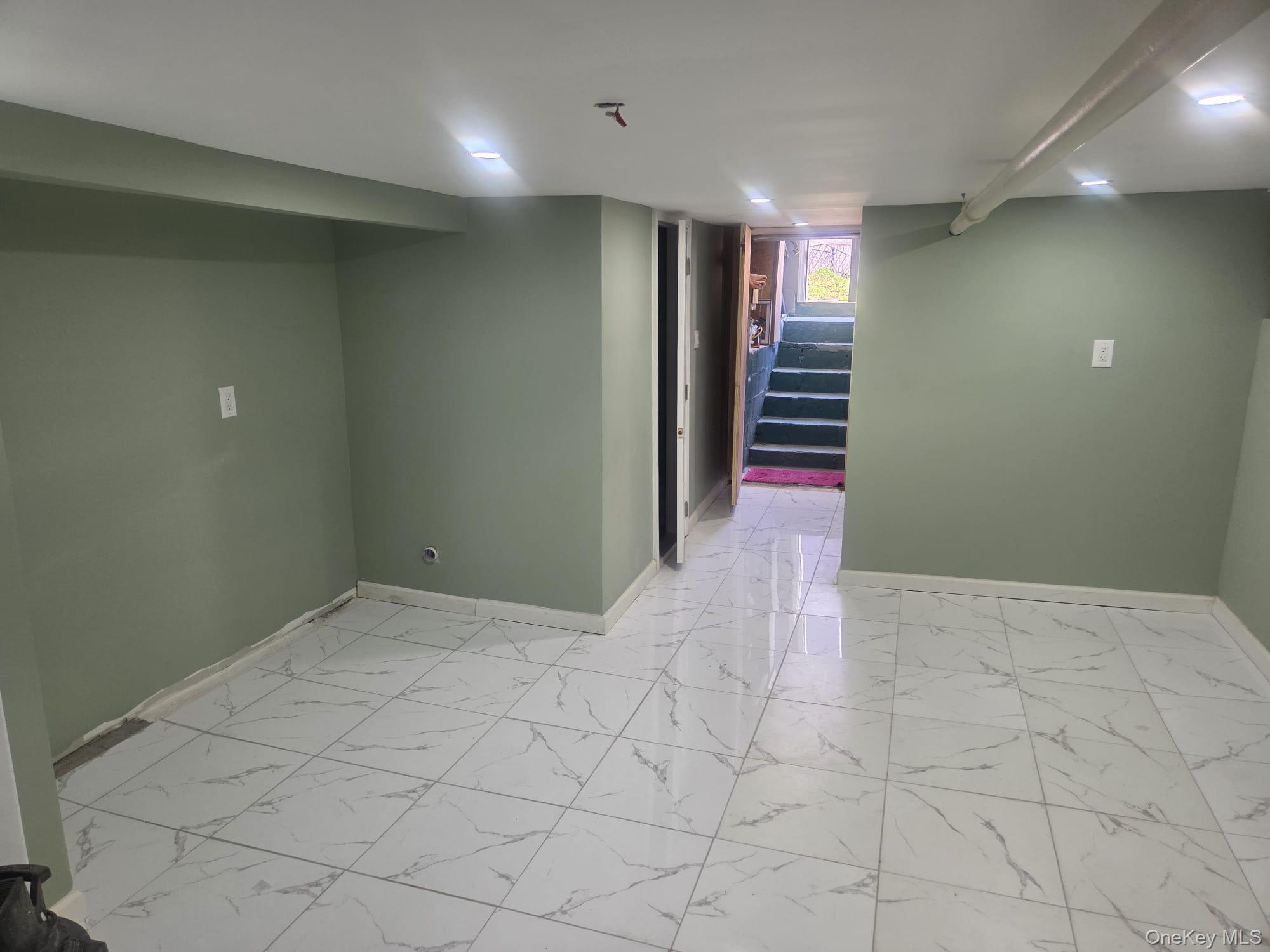 Single Family 95th Avenue  Queens, NY 11419, MLS-980529-27