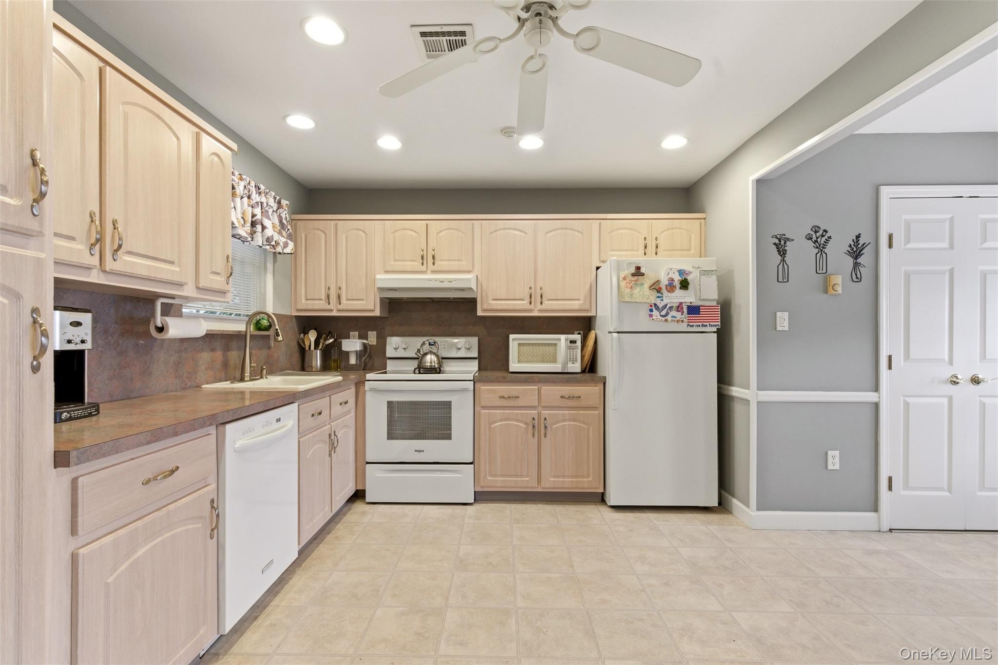 Condo Forge  Suffolk County, NY 11727, MLS-980536-7