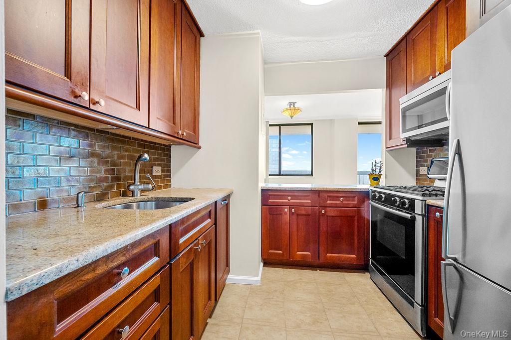 Condo Bay Club  Queens, NY 11360, MLS-980541-3