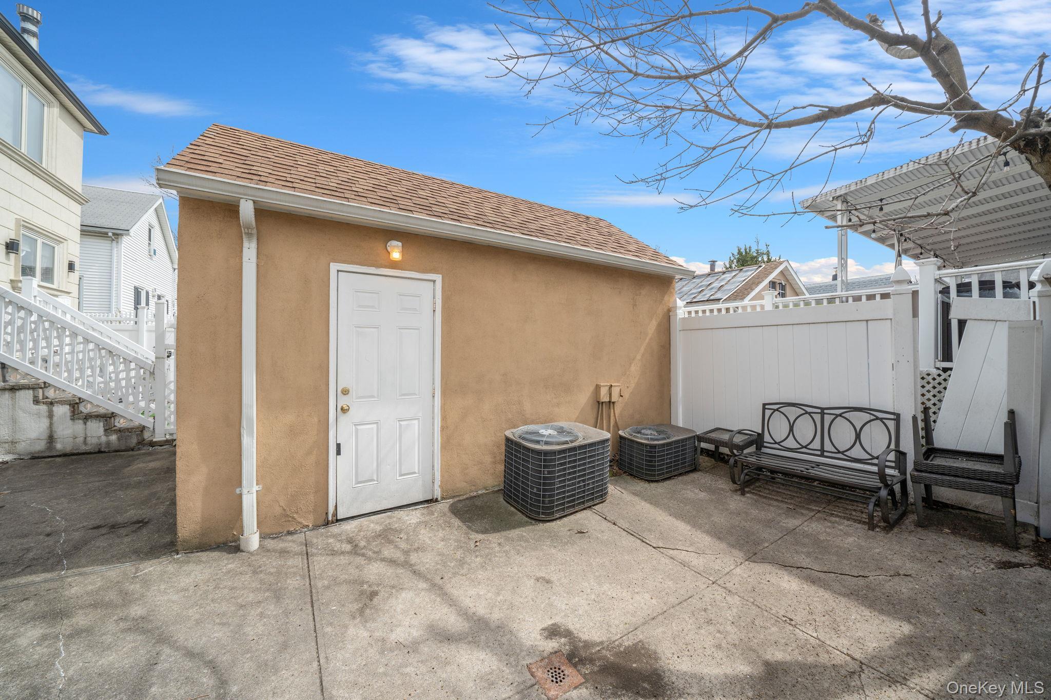Single Family Sampson Bronx, NY 10465, MLS-980550-22