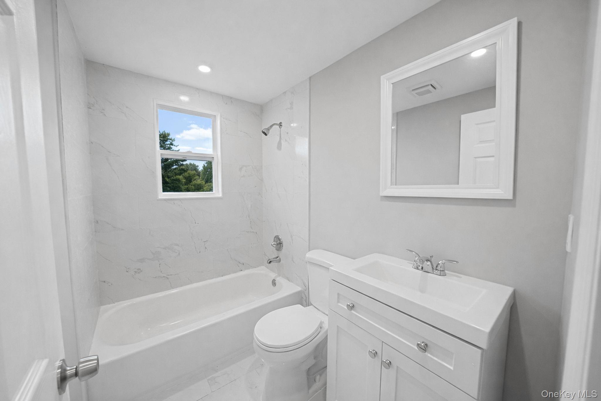 Single Family Dale  Suffolk County, NY 11901, MLS-980552-28