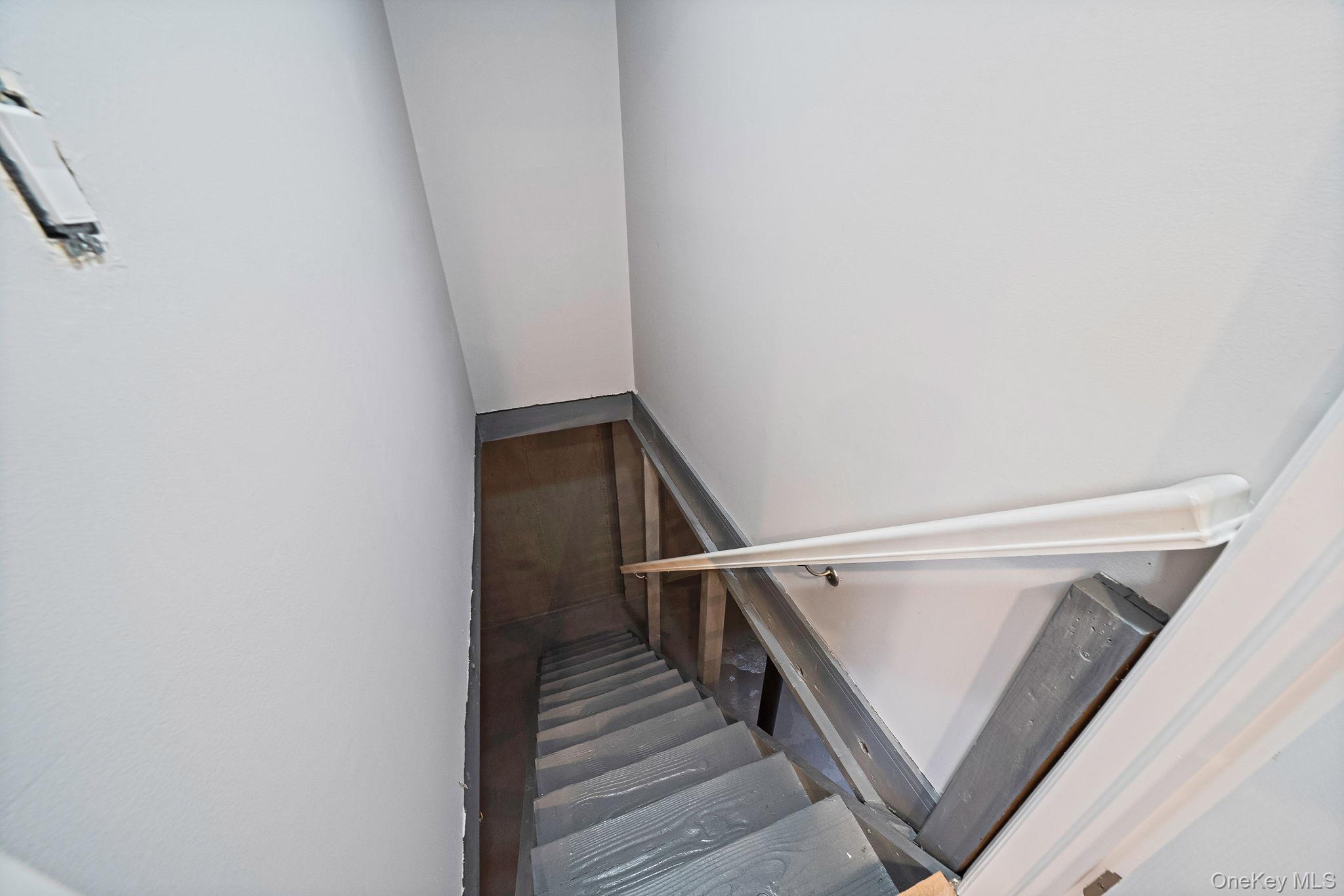 Single Family Dale  Suffolk County, NY 11901, MLS-980552-29