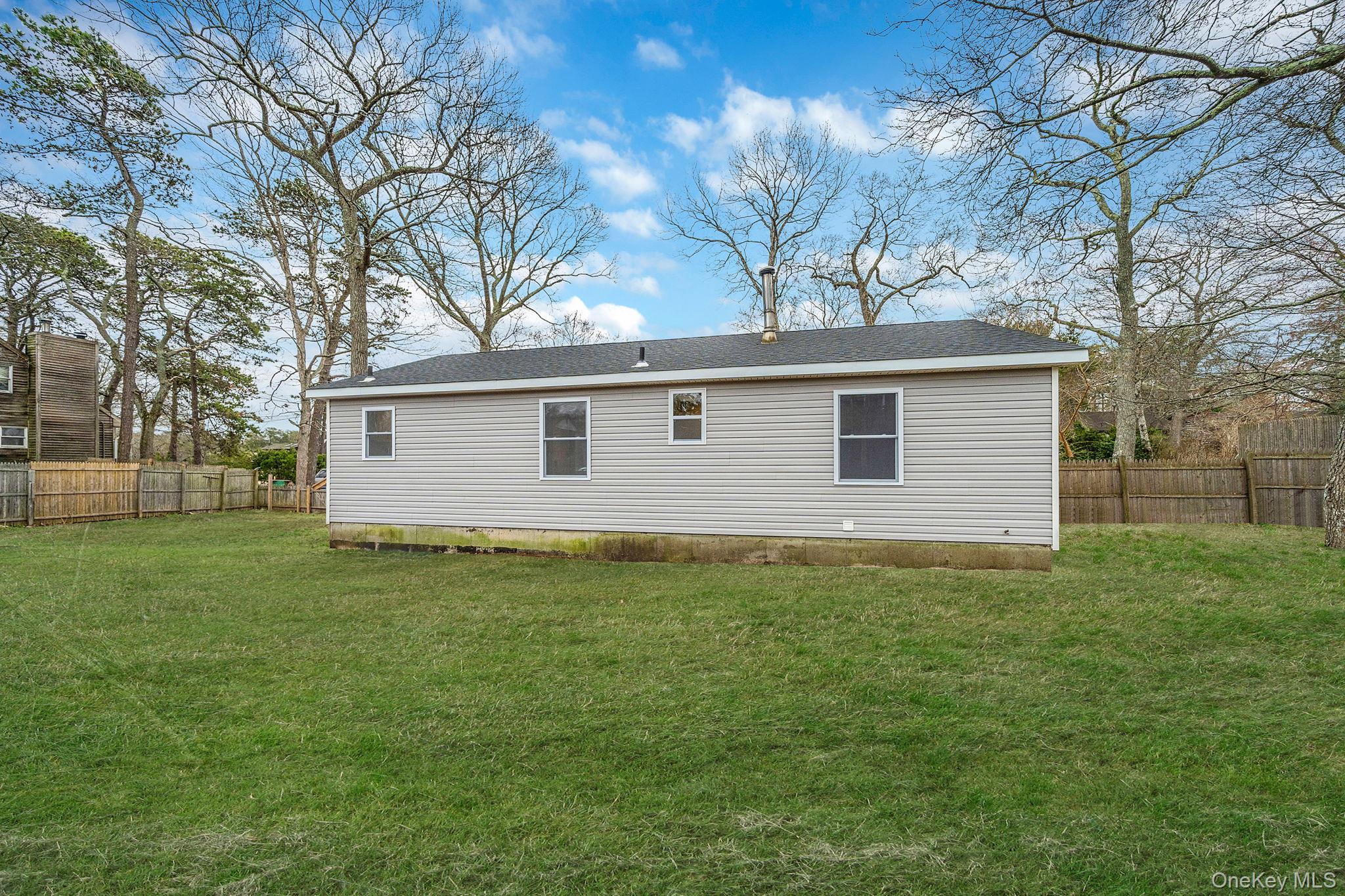 Single Family Dale  Suffolk County, NY 11901, MLS-980552-7