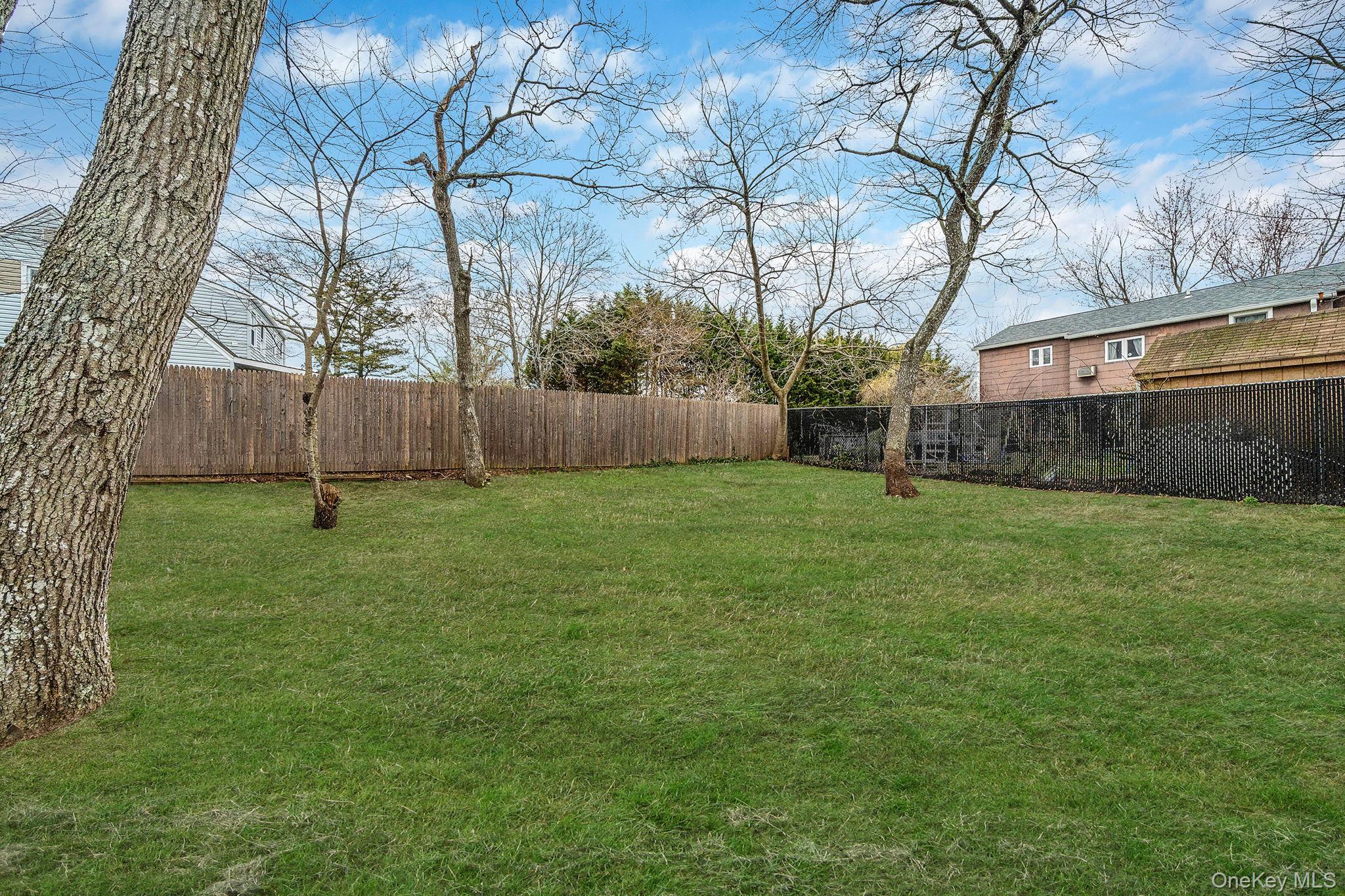 Single Family Dale  Suffolk County, NY 11901, MLS-980552-8