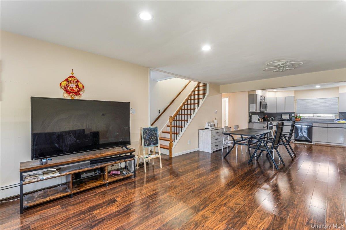 Single Family Prentice  Nassau County, NY 11756, MLS-980563-8
