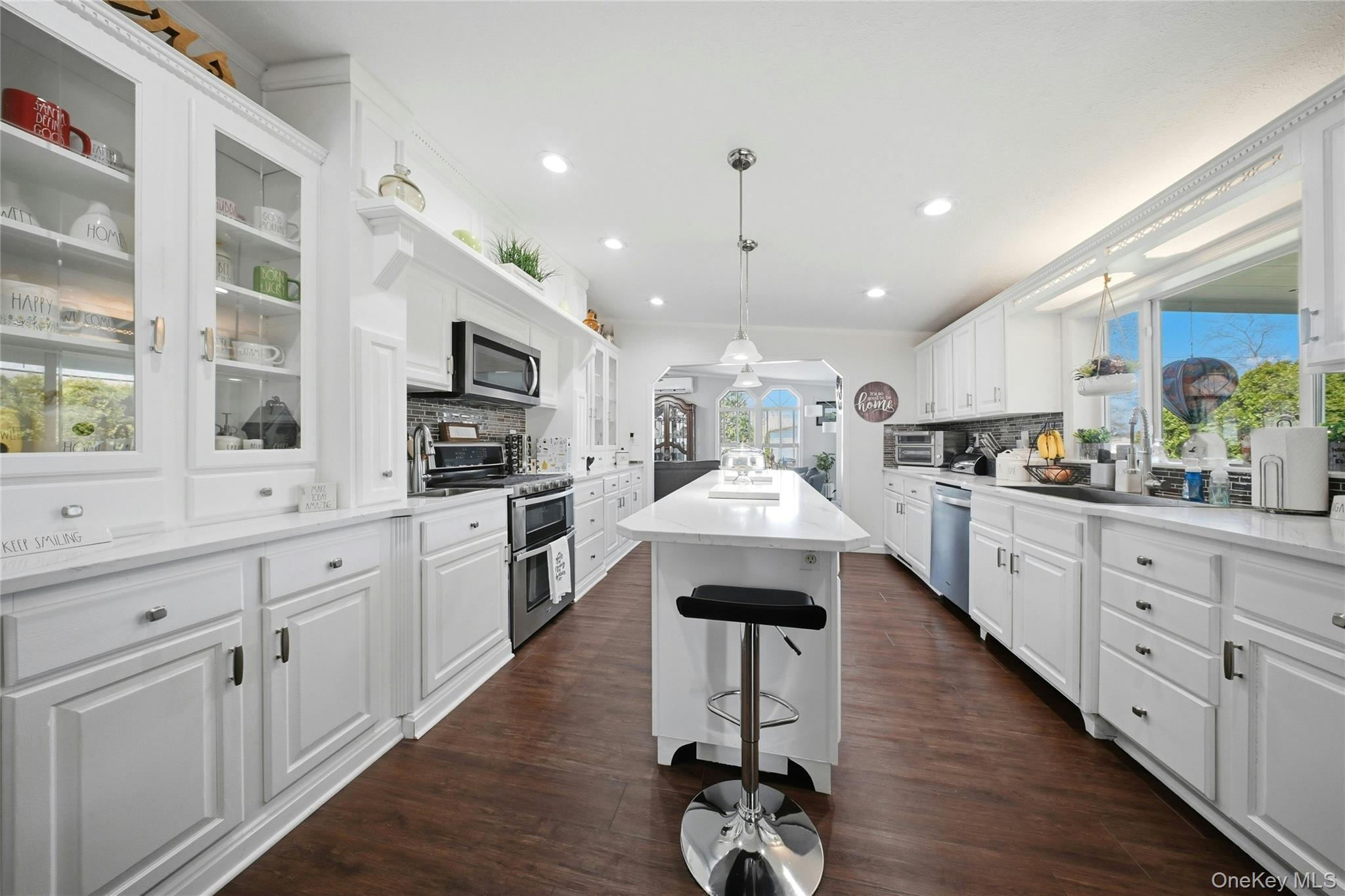 Single Family Old Country  Suffolk County, NY 11901, MLS-980567-19