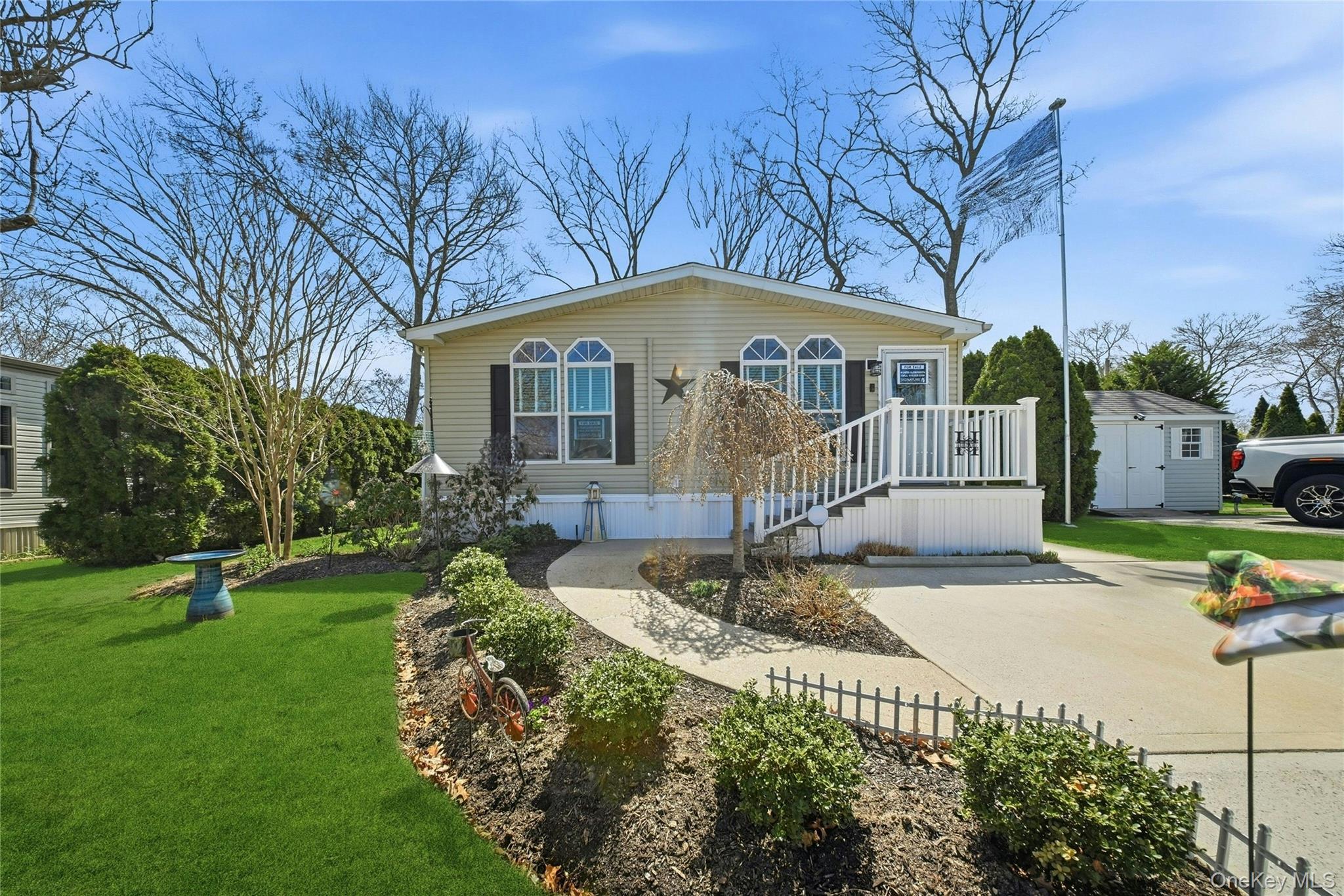 Single Family Old Country  Suffolk County, NY 11901, MLS-980567-3