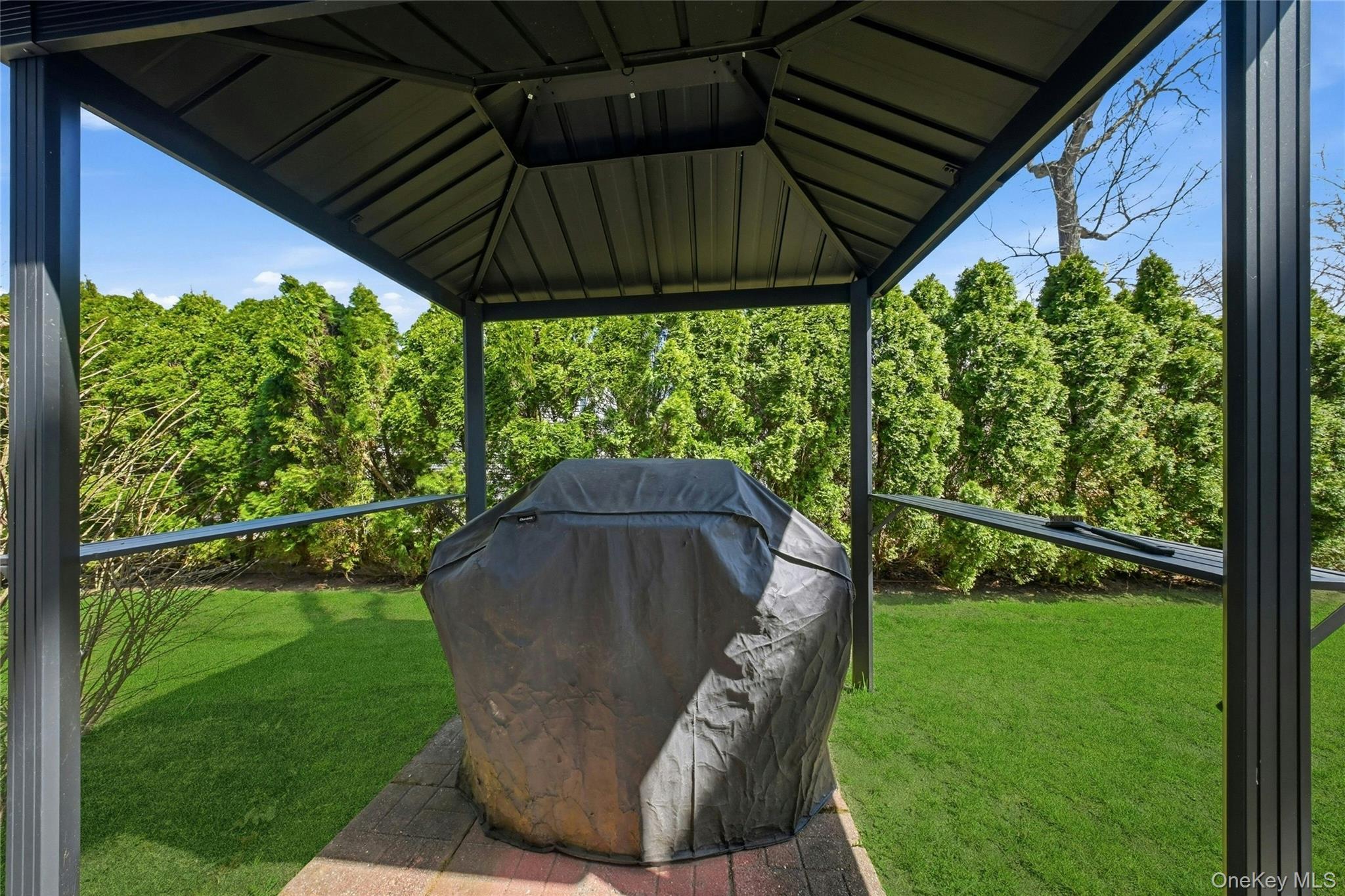 Single Family Old Country  Suffolk County, NY 11901, MLS-980567-35