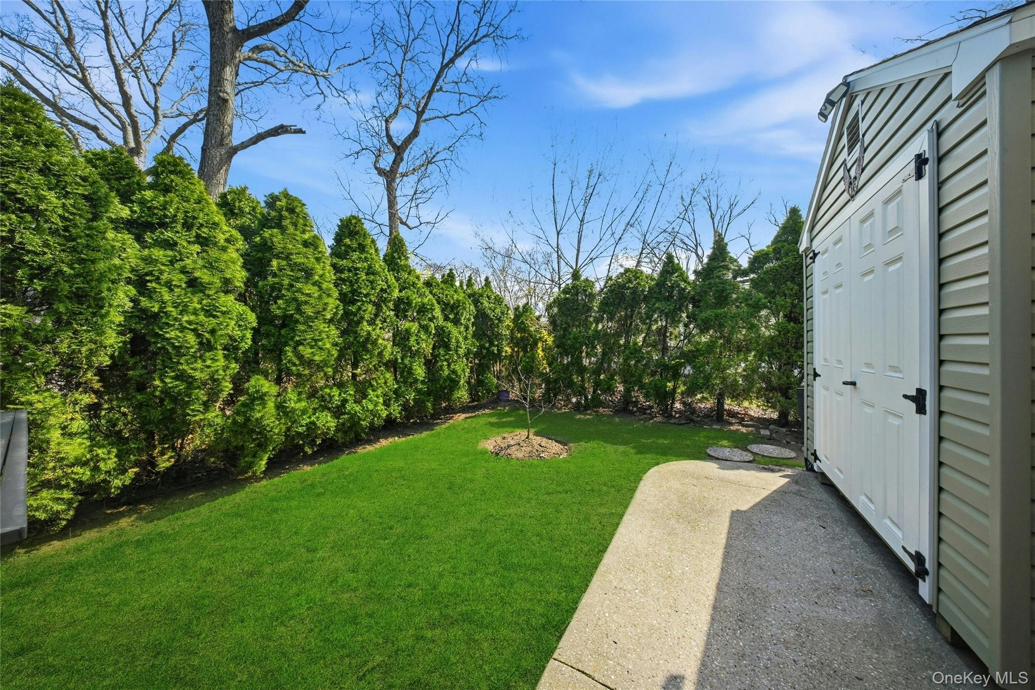 Single Family Old Country  Suffolk County, NY 11901, MLS-980567-36