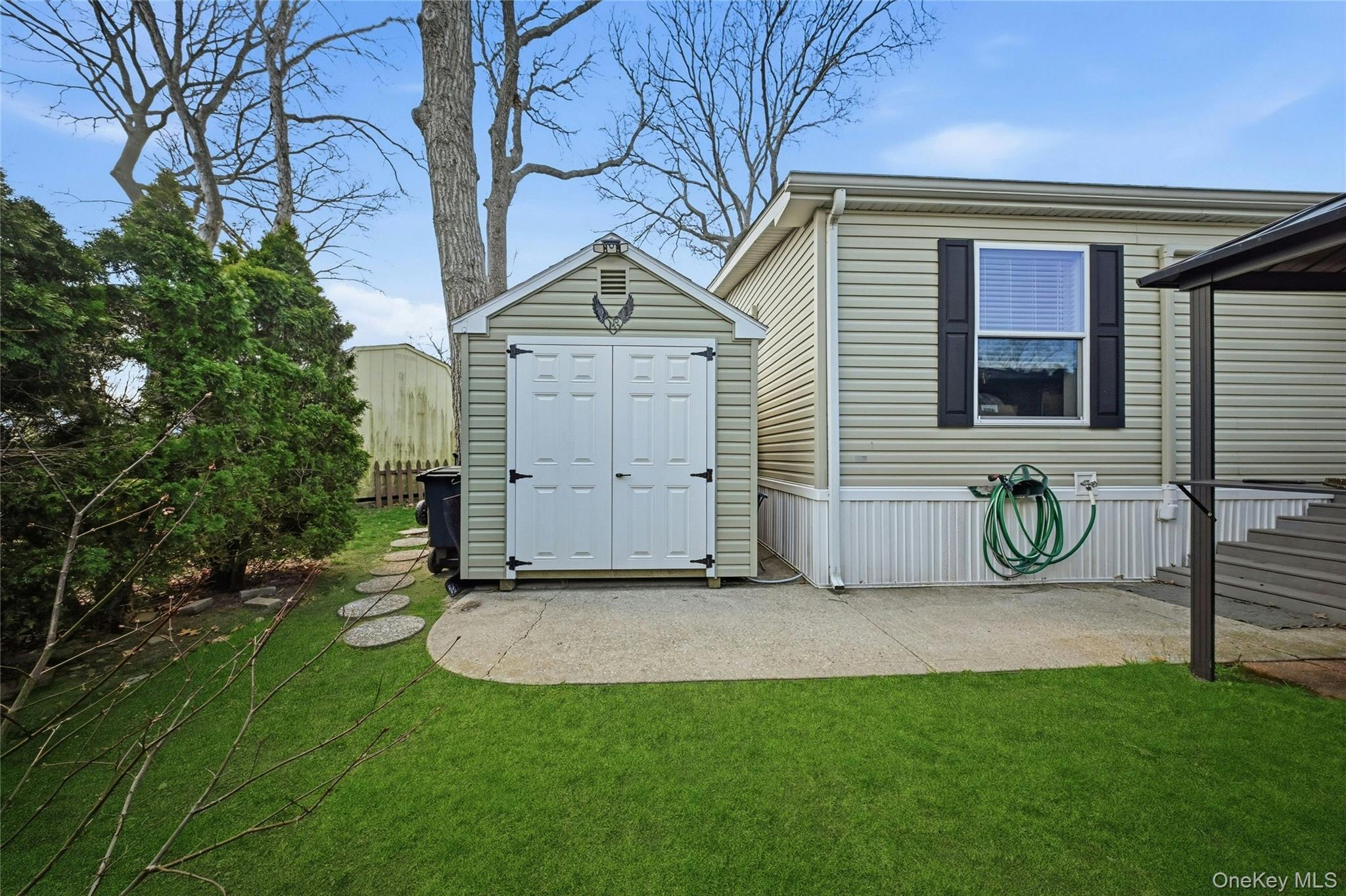 Single Family Old Country  Suffolk County, NY 11901, MLS-980567-37