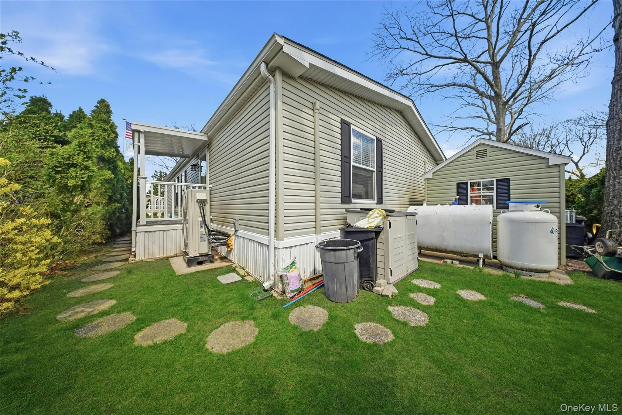 Single Family Old Country  Suffolk County, NY 11901, MLS-980567-38