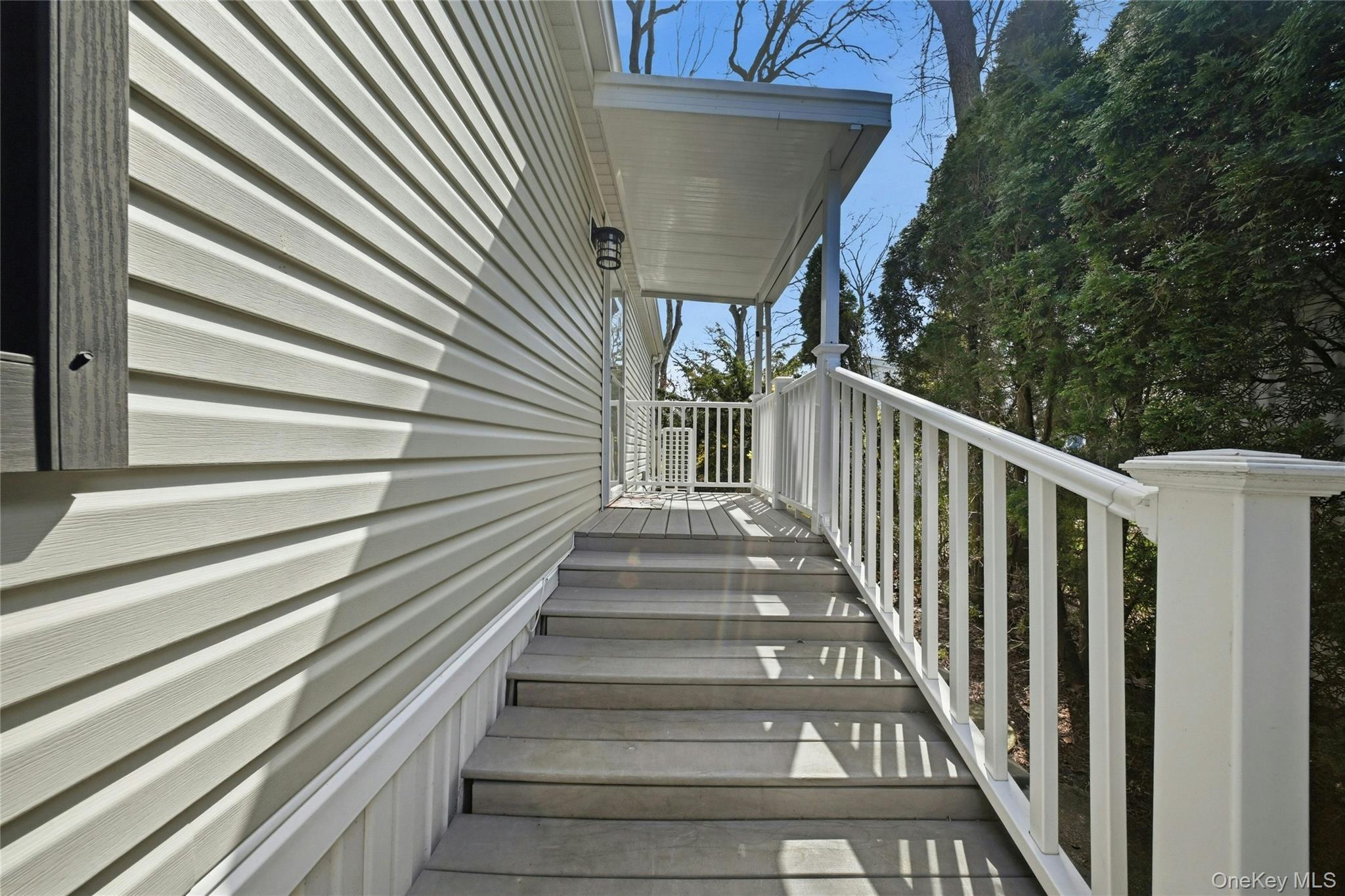 Single Family Old Country  Suffolk County, NY 11901, MLS-980567-39