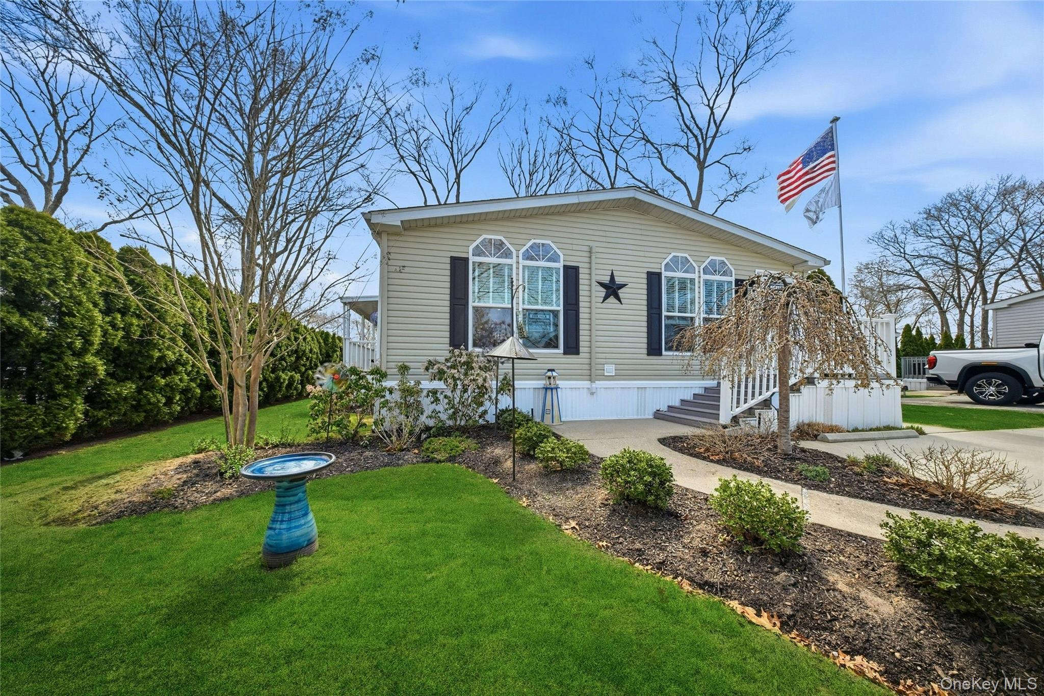 Single Family Old Country  Suffolk County, NY 11901, MLS-980567-4