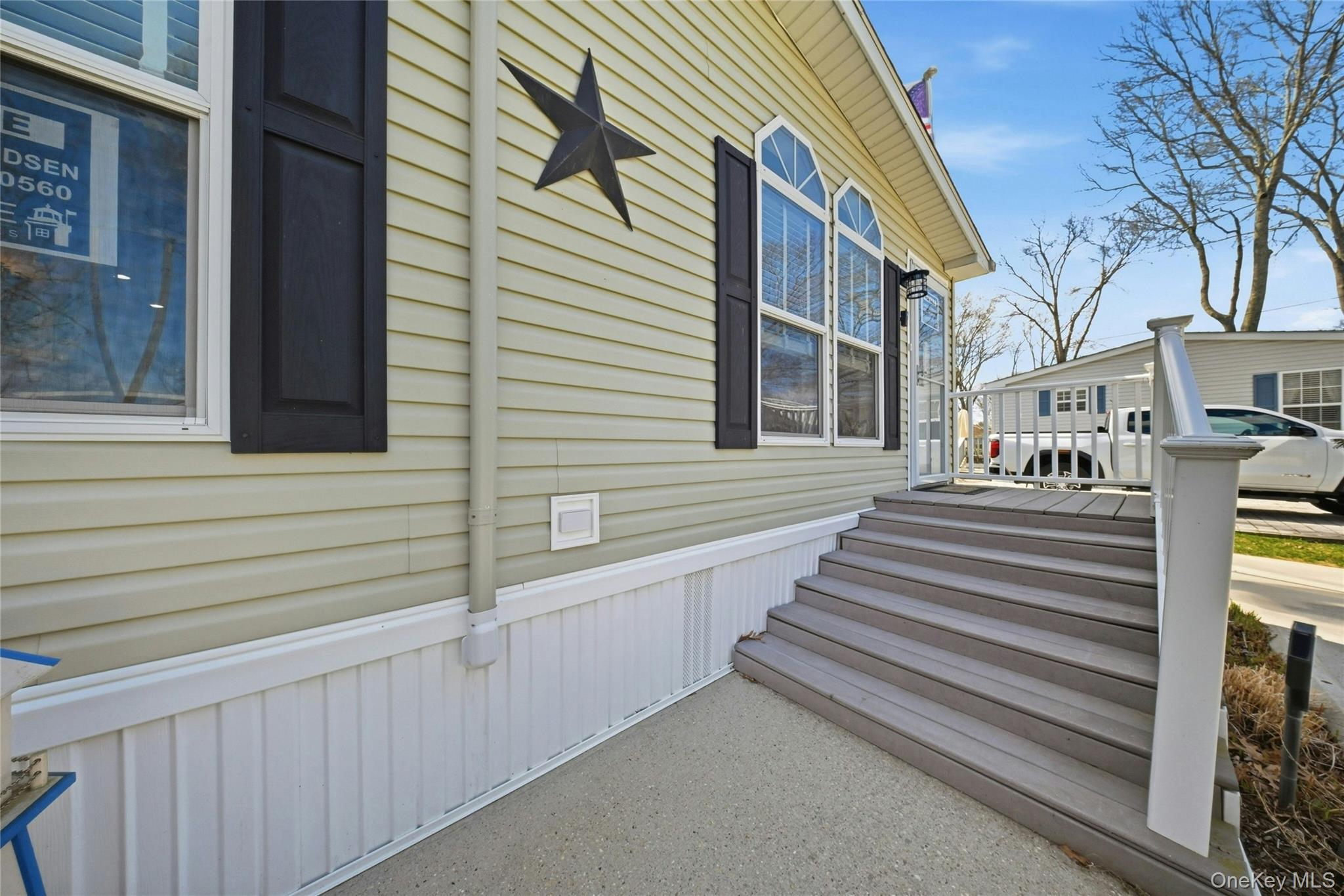 Single Family Old Country  Suffolk County, NY 11901, MLS-980567-40