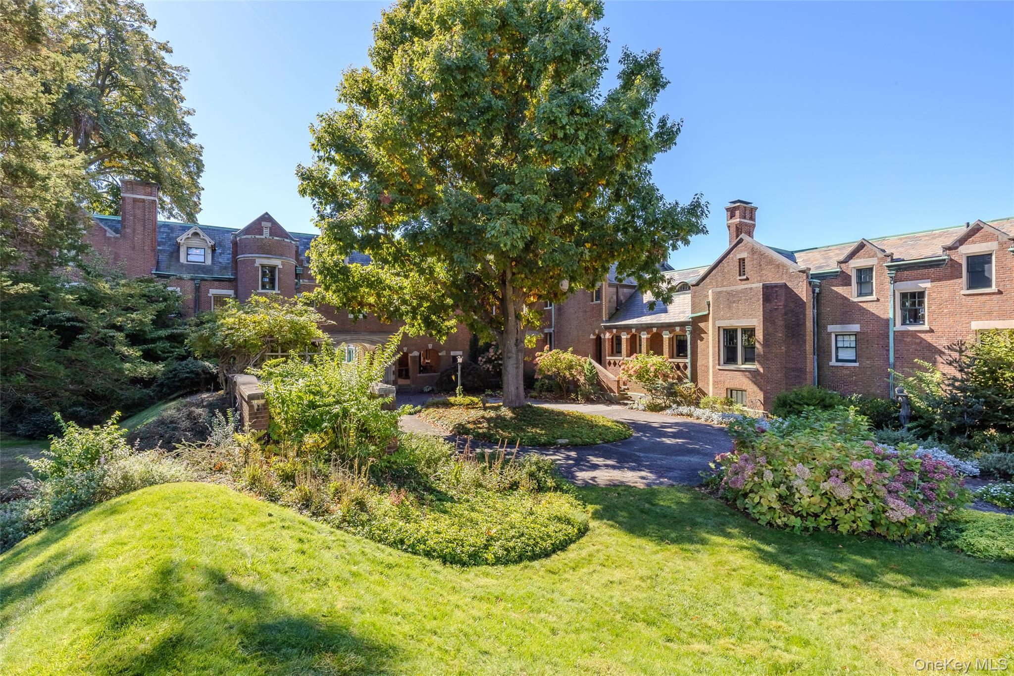 Single Family Fort Hill Drive  Suffolk County, NY 11743, MLS-980600-27