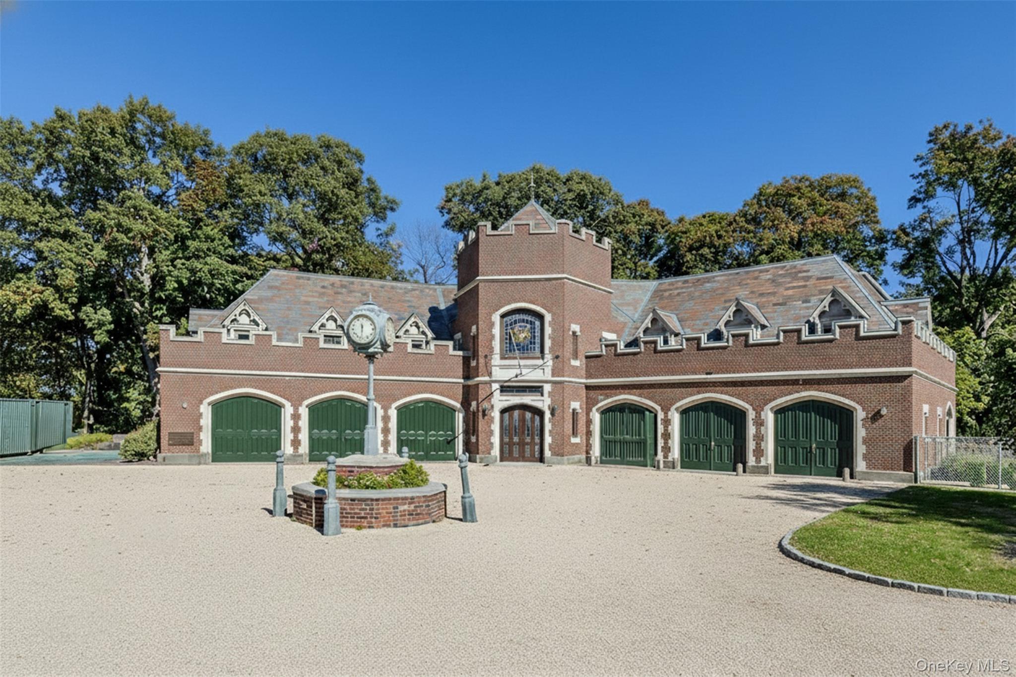 Single Family Fort Hill Drive  Suffolk County, NY 11743, MLS-980600-30