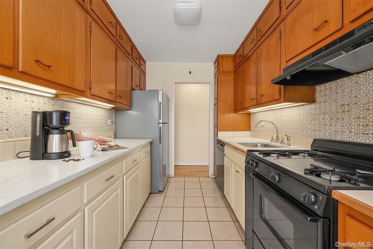 Coop 60th Queens, NY 11368, MLS-980623-3