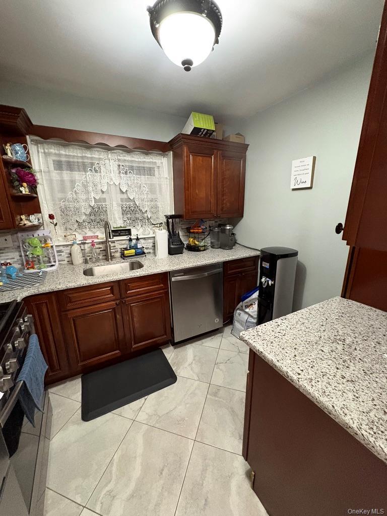 Single Family Vincent  Bronx, NY 10465, MLS-980632-2