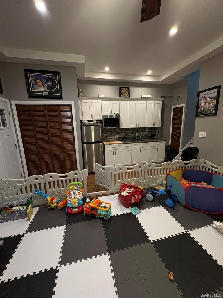 Single Family Vincent  Bronx, NY 10465, MLS-980632-22