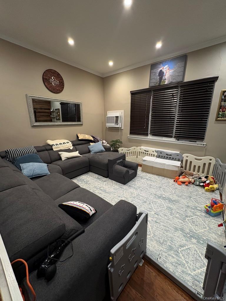 Single Family Vincent  Bronx, NY 10465, MLS-980632-7