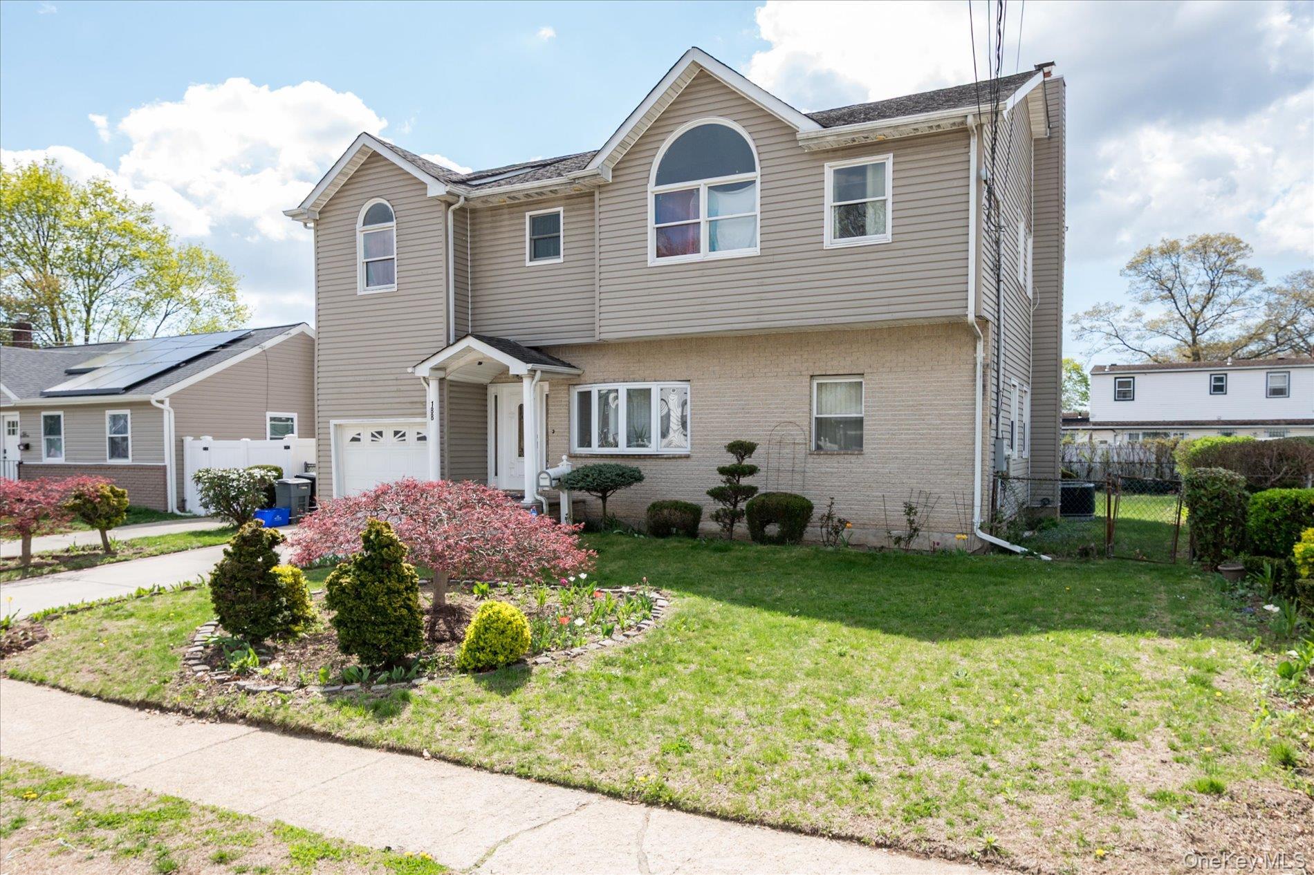 Single Family Beechwood  Nassau County, NY 11575, MLS-980636-2