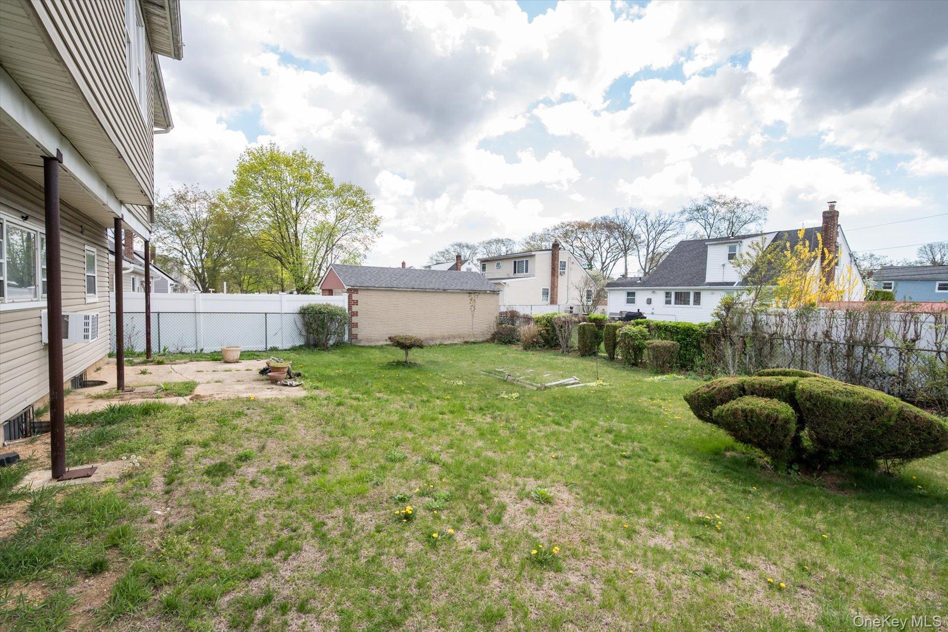 Single Family Beechwood  Nassau County, NY 11575, MLS-980636-27