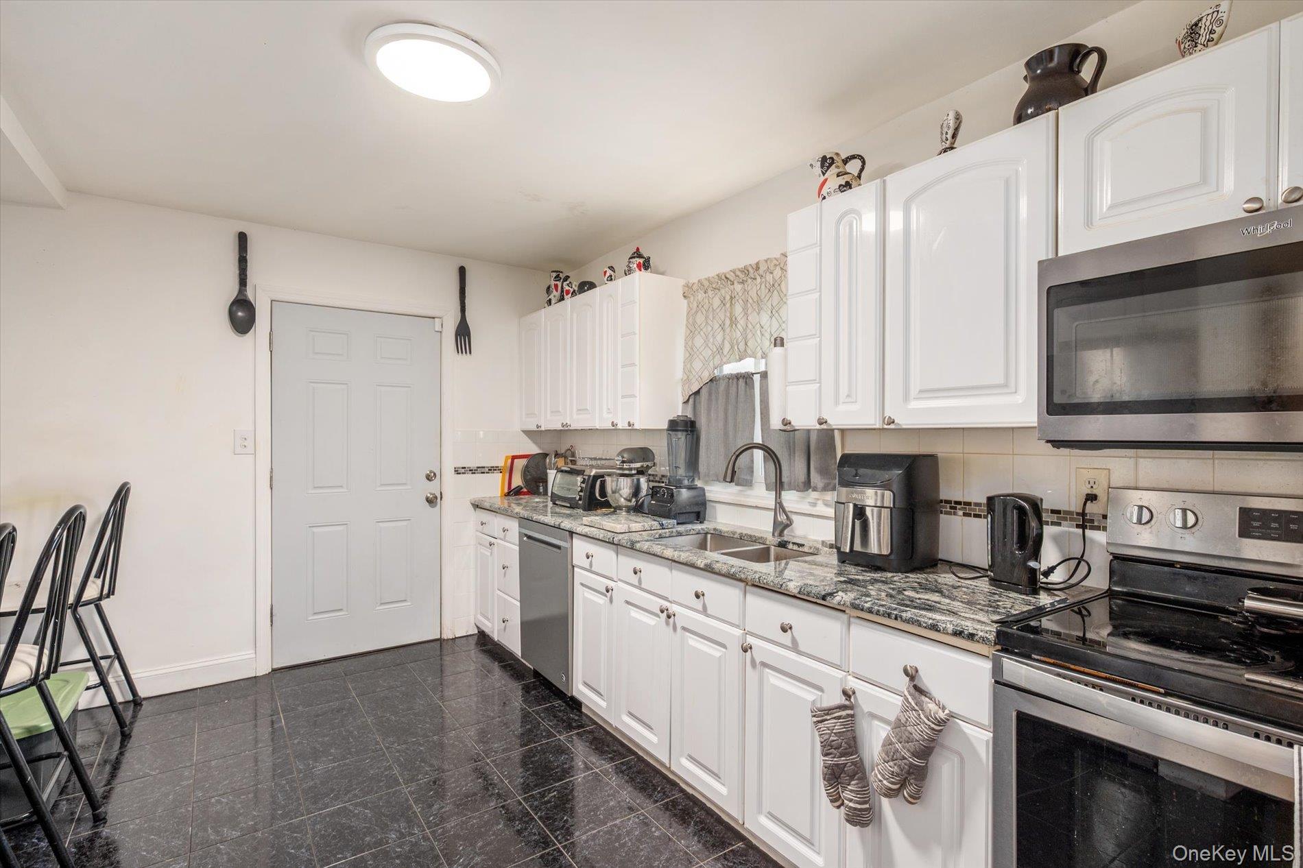 Single Family Beechwood  Nassau County, NY 11575, MLS-980636-9