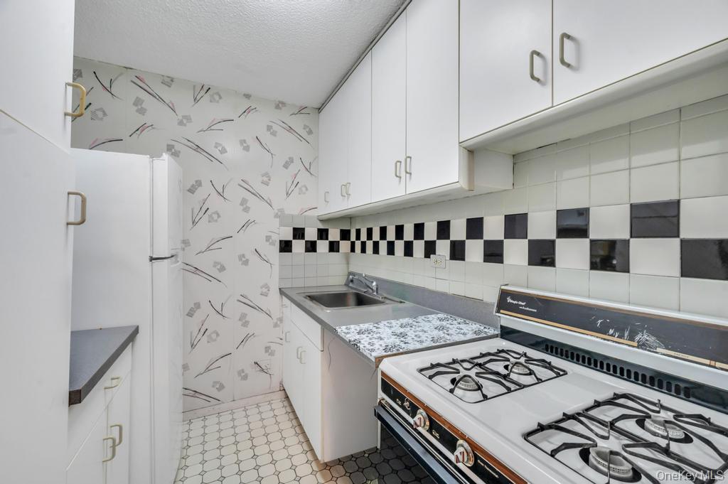 Coop 54th St  Queens, NY 11377, MLS-980641-7