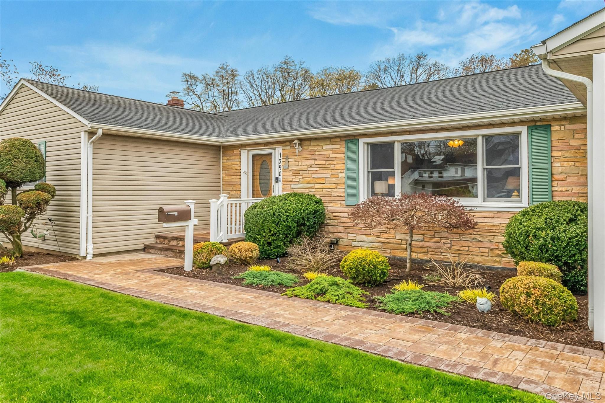 Single Family Thompson  Suffolk County, NY 11706, MLS-980667-2