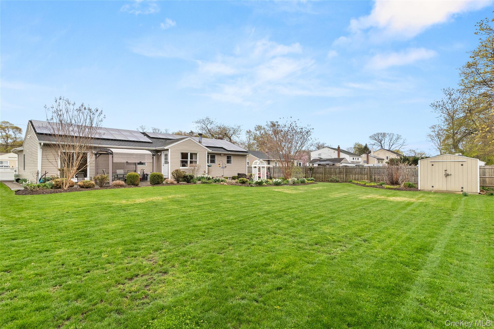 Single Family Thompson  Suffolk County, NY 11706, MLS-980667-25
