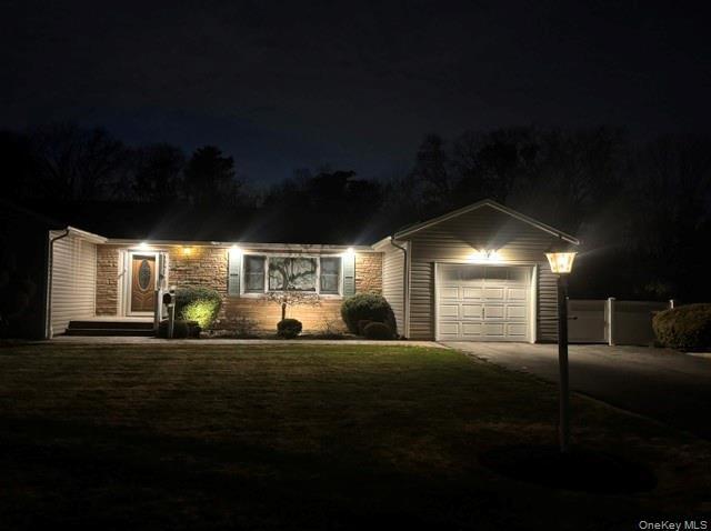 Single Family Thompson  Suffolk County, NY 11706, MLS-980667-27