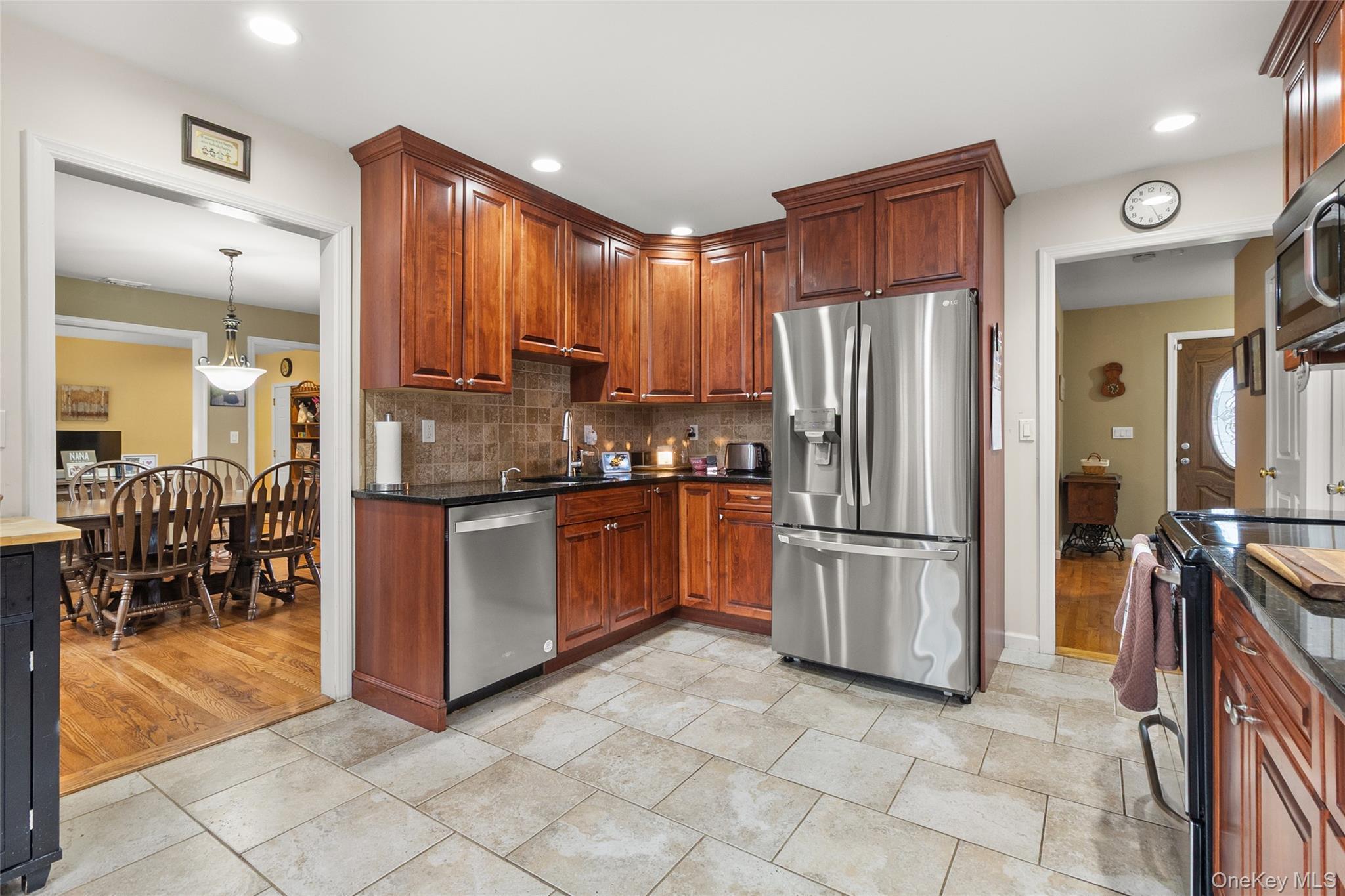 Single Family Thompson  Suffolk County, NY 11706, MLS-980667-6