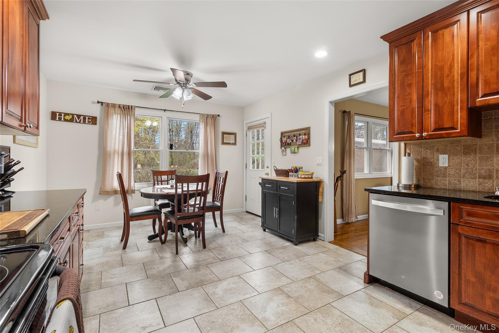 Single Family Thompson  Suffolk County, NY 11706, MLS-980667-7