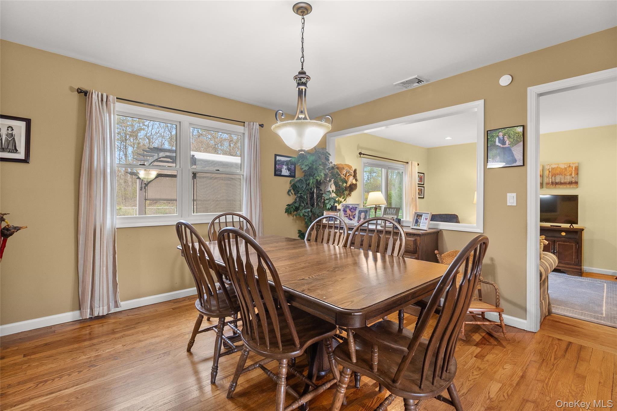 Single Family Thompson  Suffolk County, NY 11706, MLS-980667-8