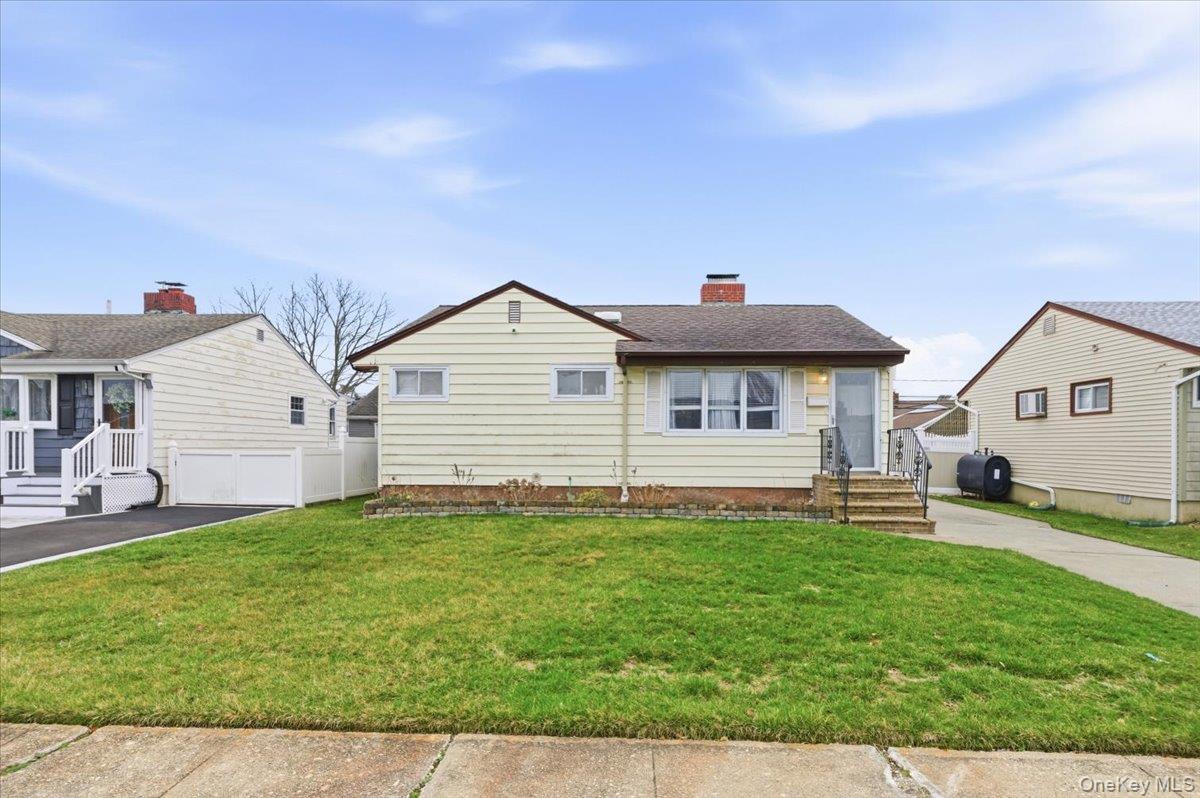 Single Family Grant  Nassau County, NY 11520, MLS-980681-19