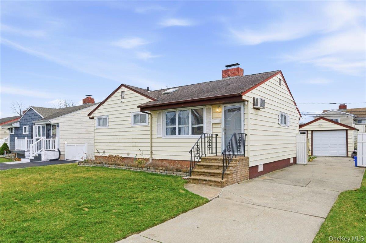 Single Family Grant  Nassau County, NY 11520, MLS-980681-2