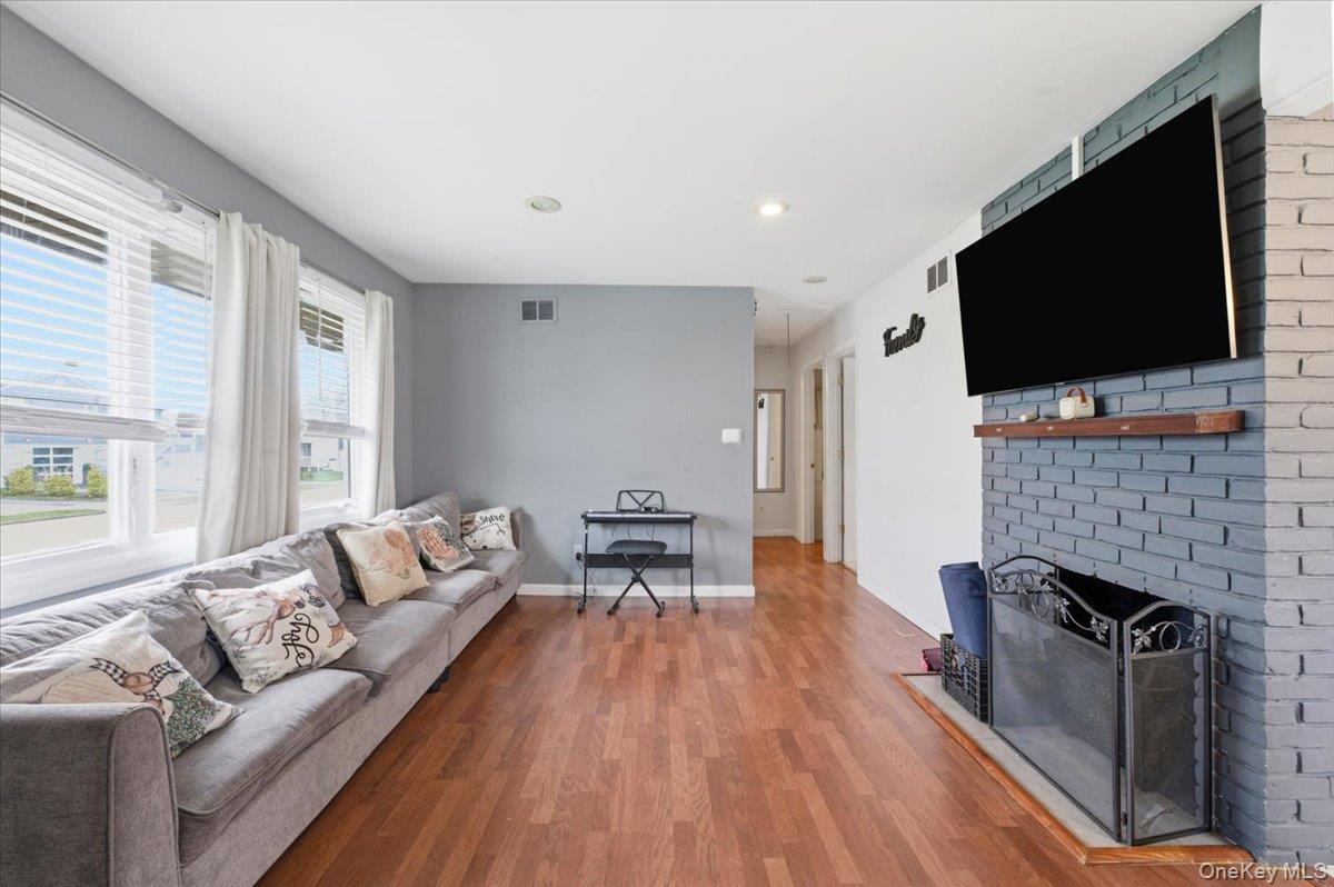 Single Family Grant  Nassau County, NY 11520, MLS-980681-5