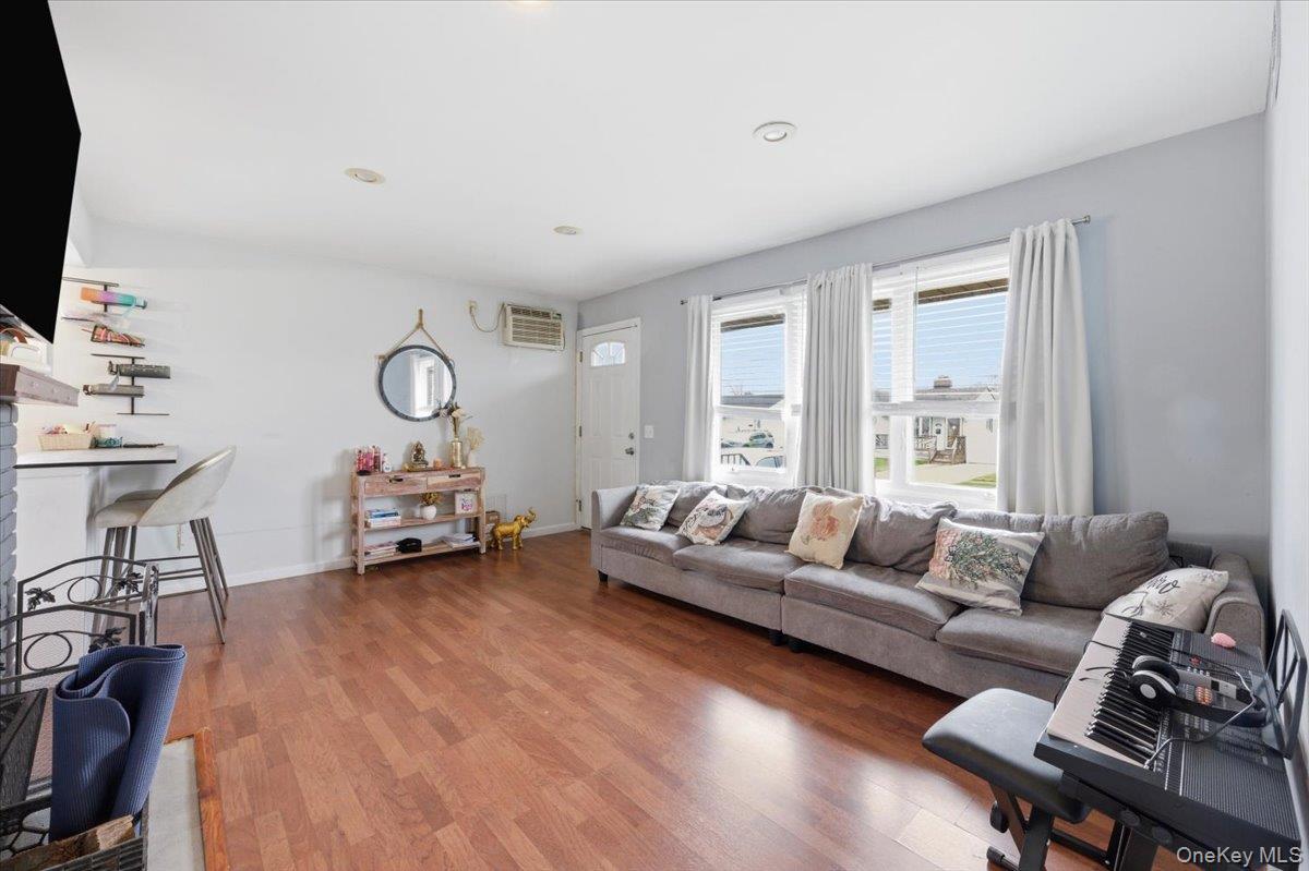 Single Family Grant  Nassau County, NY 11520, MLS-980681-7