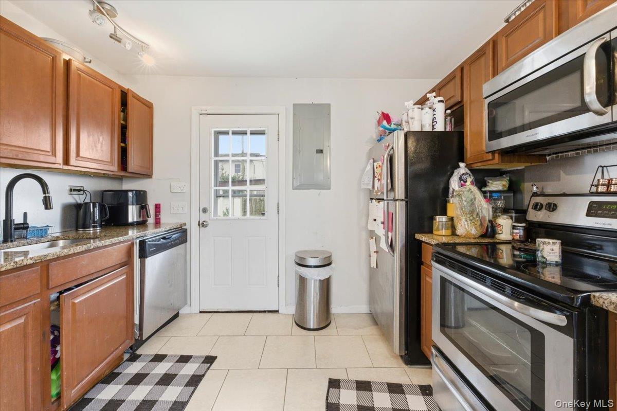 Single Family Grant  Nassau County, NY 11520, MLS-980681-9