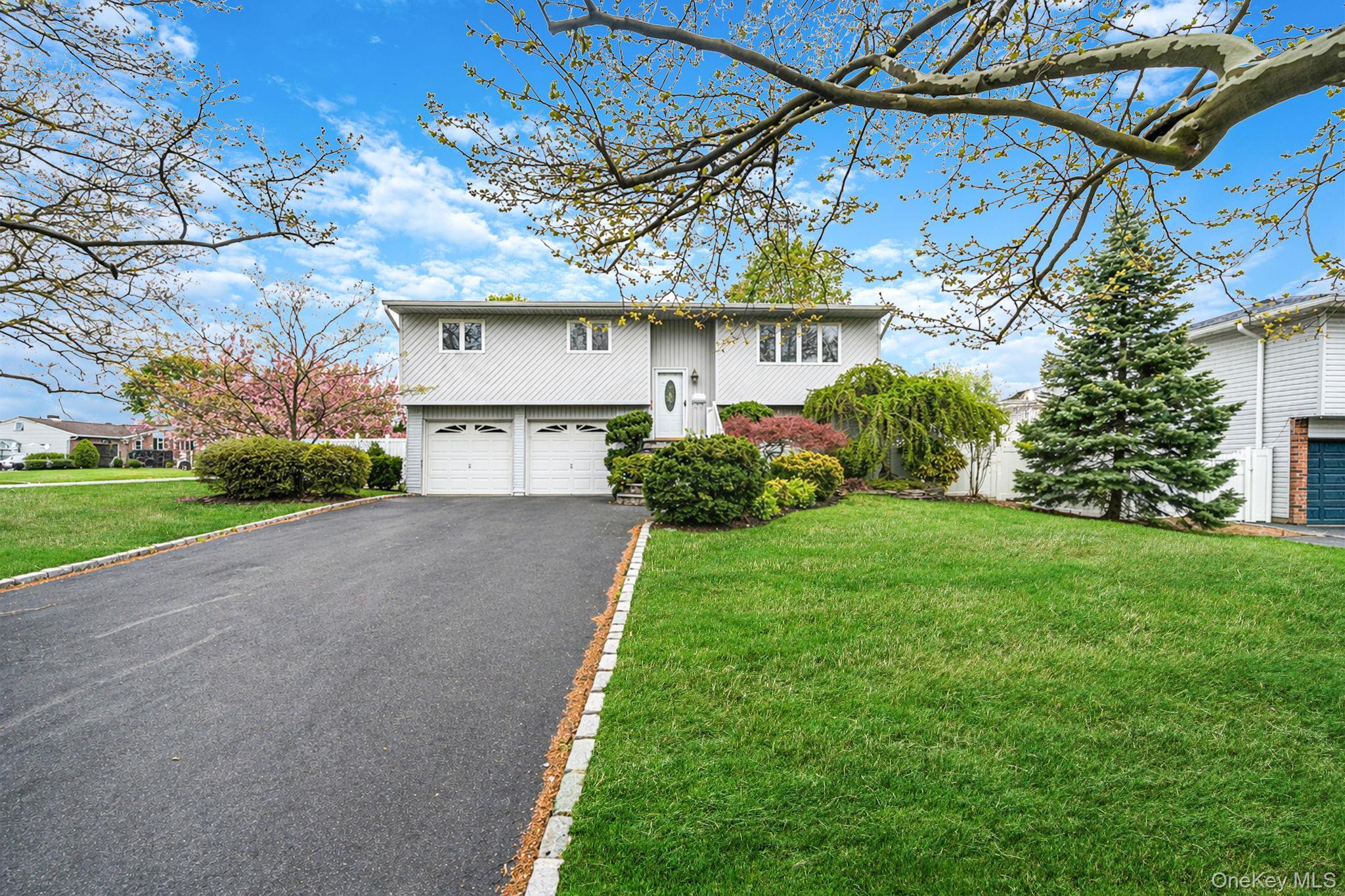 Single Family Oatley  Suffolk County, NY 11725, MLS-980700-2