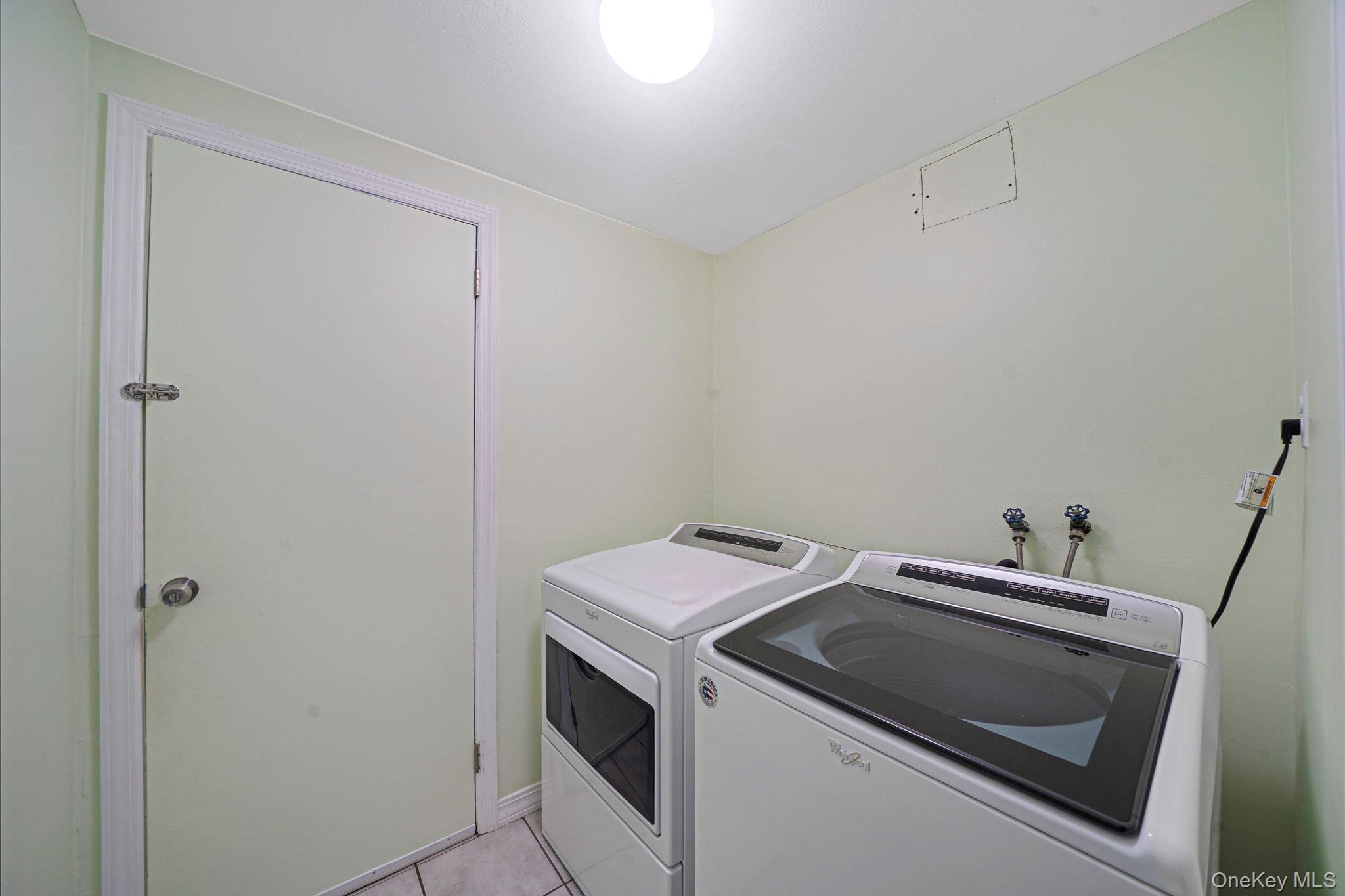 Single Family Oatley  Suffolk County, NY 11725, MLS-980700-24