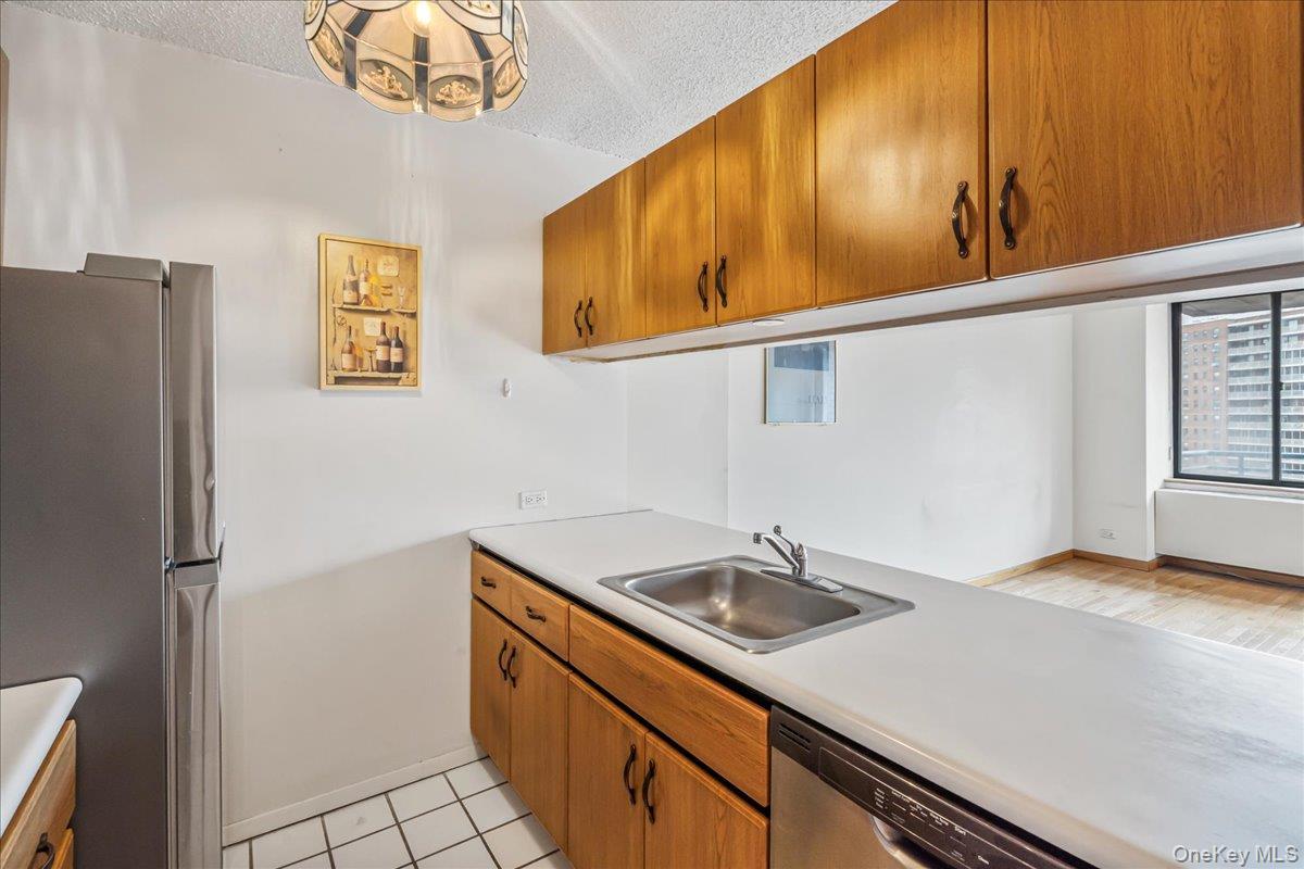 Condo 97th Queens, NY 11374, MLS-980706-16