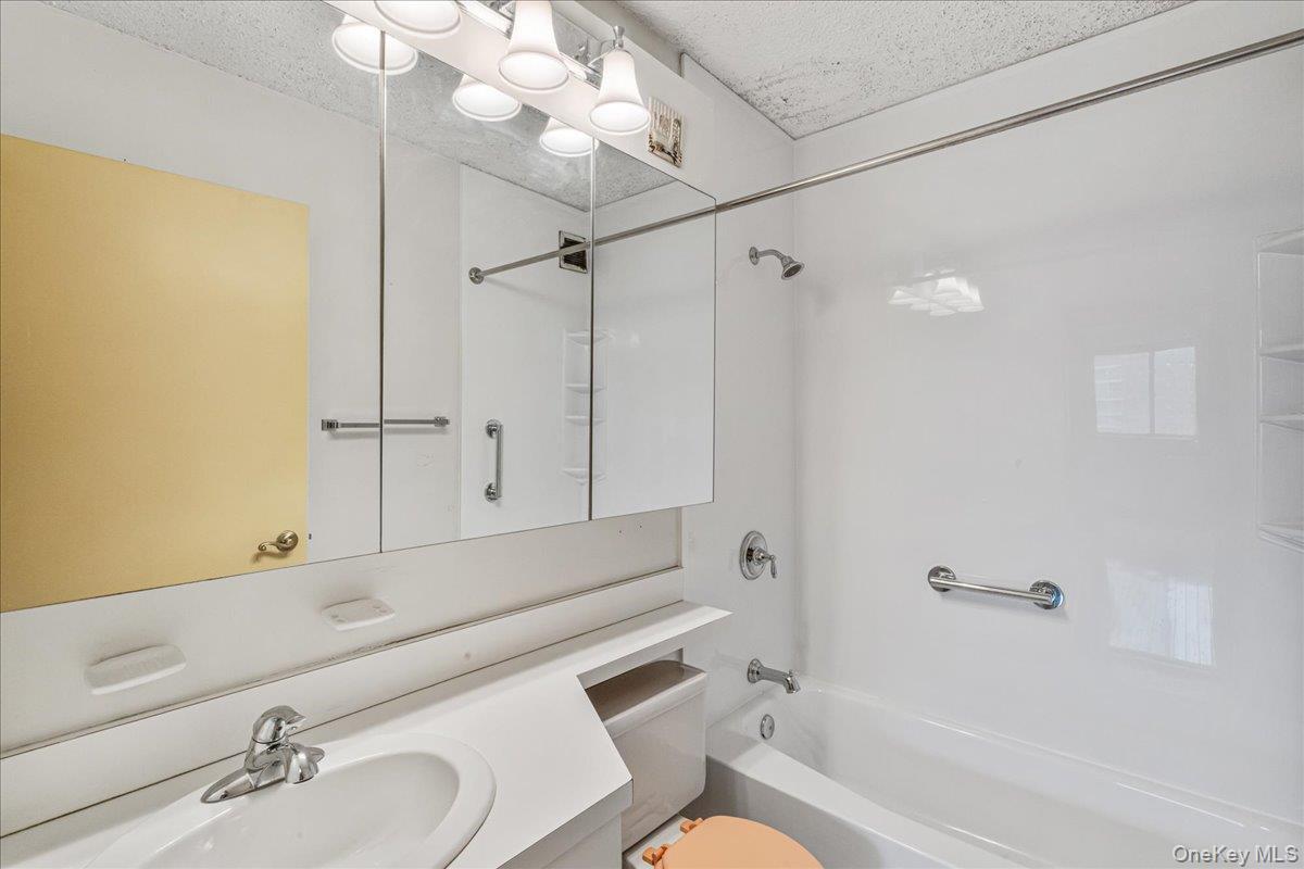 Condo 97th Queens, NY 11374, MLS-980706-9