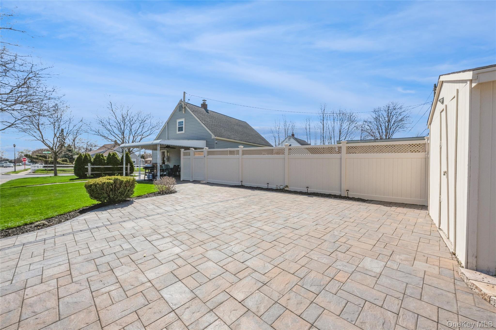 Single Family Spool  Nassau County, NY 11756, MLS-980722-15