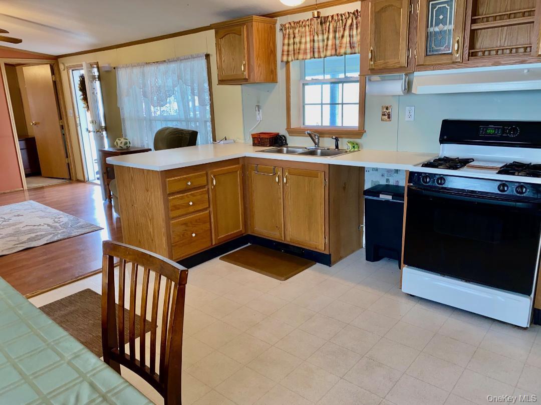 Single Family Mountainview Mhp Rockland County, NY 10980, MLS-980763-11