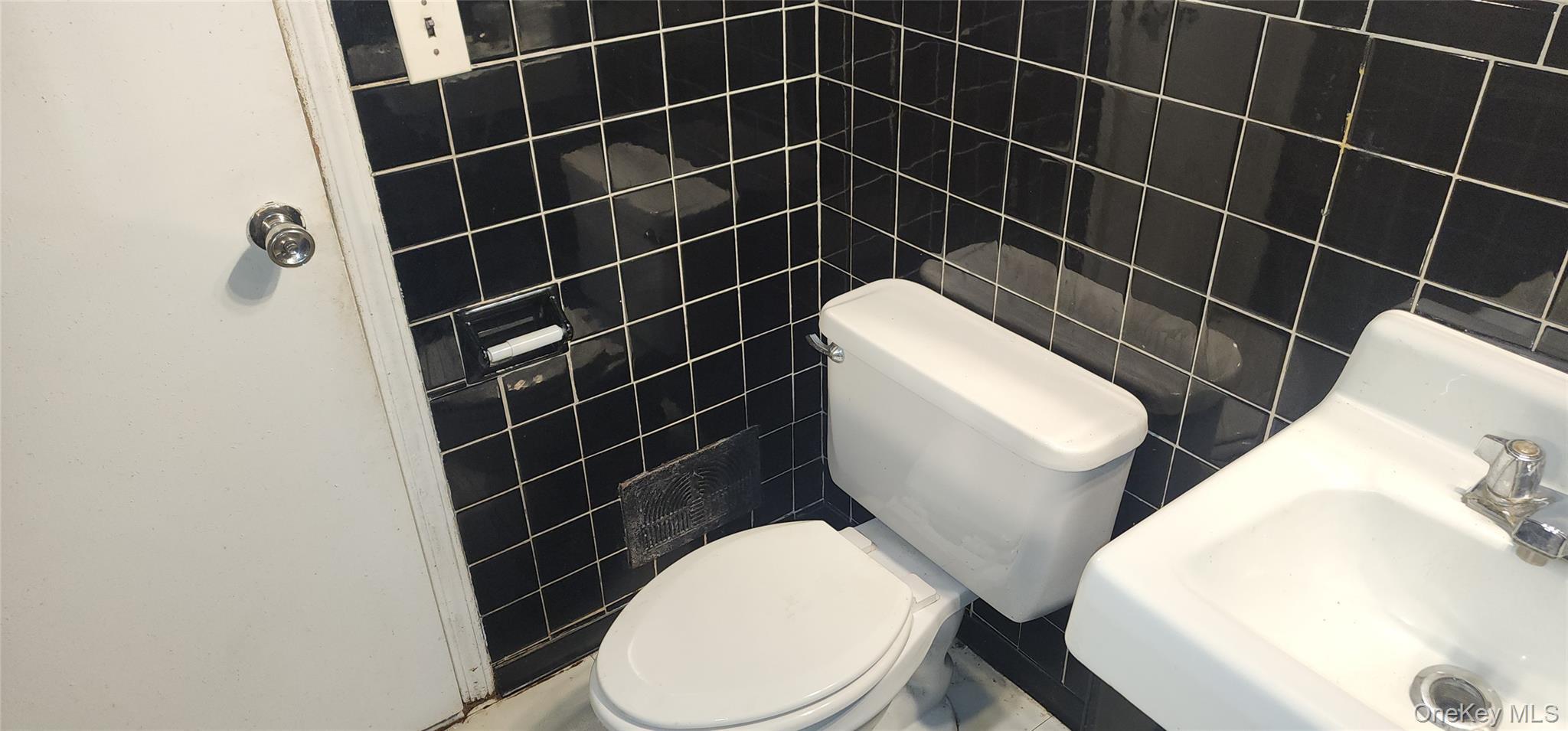 Single Family Howe  Bronx, NY 10473, MLS-980771-27