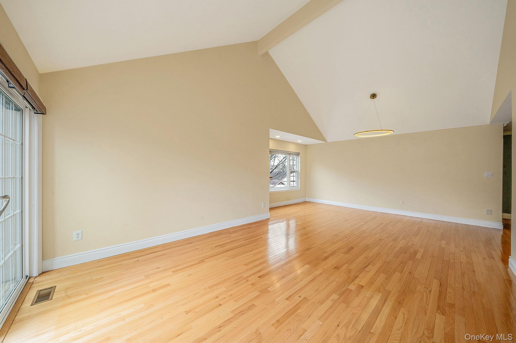 Condo Greenmeadow  Suffolk County, NY 11702, MLS-980786-12