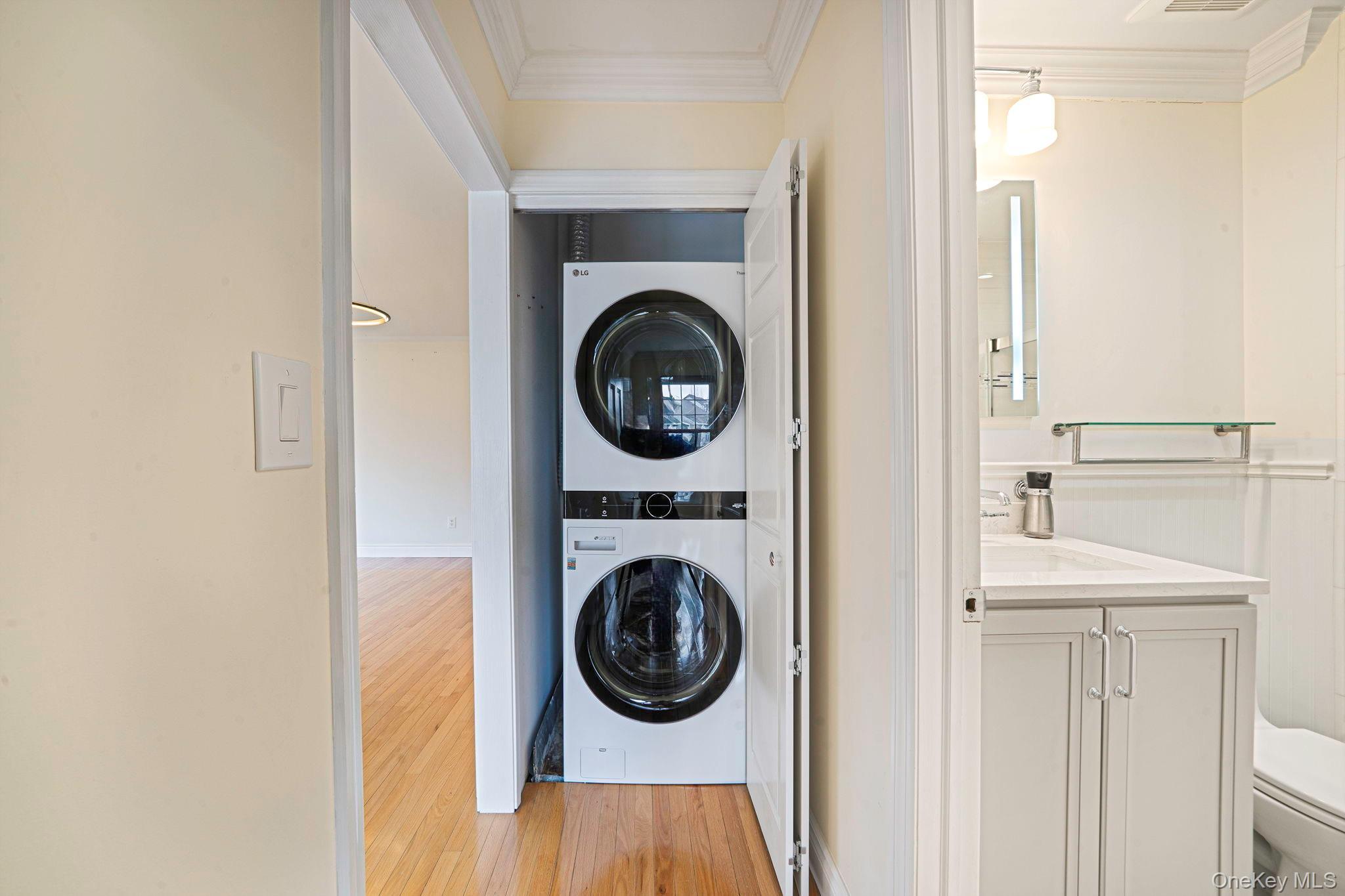 Condo Greenmeadow  Suffolk County, NY 11702, MLS-980786-14