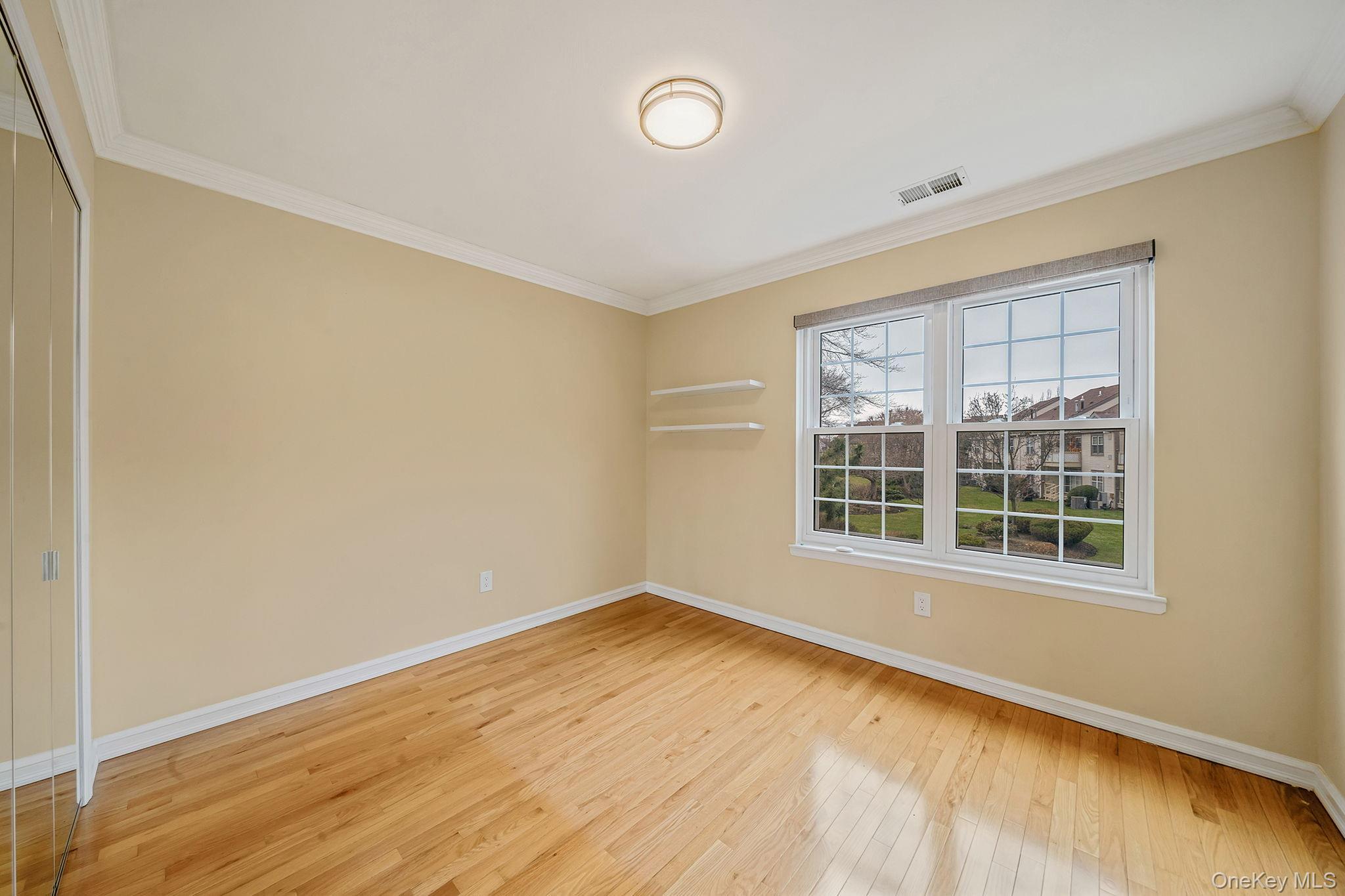 Condo Greenmeadow  Suffolk County, NY 11702, MLS-980786-16