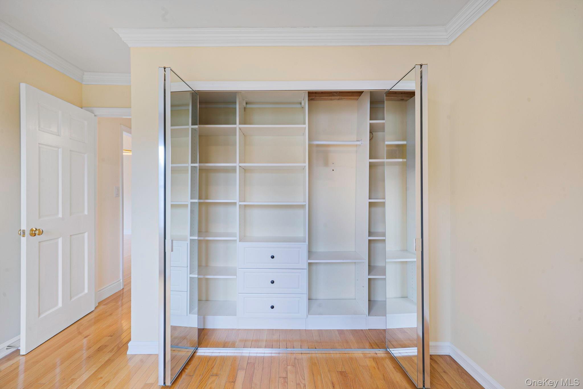 Condo Greenmeadow  Suffolk County, NY 11702, MLS-980786-17